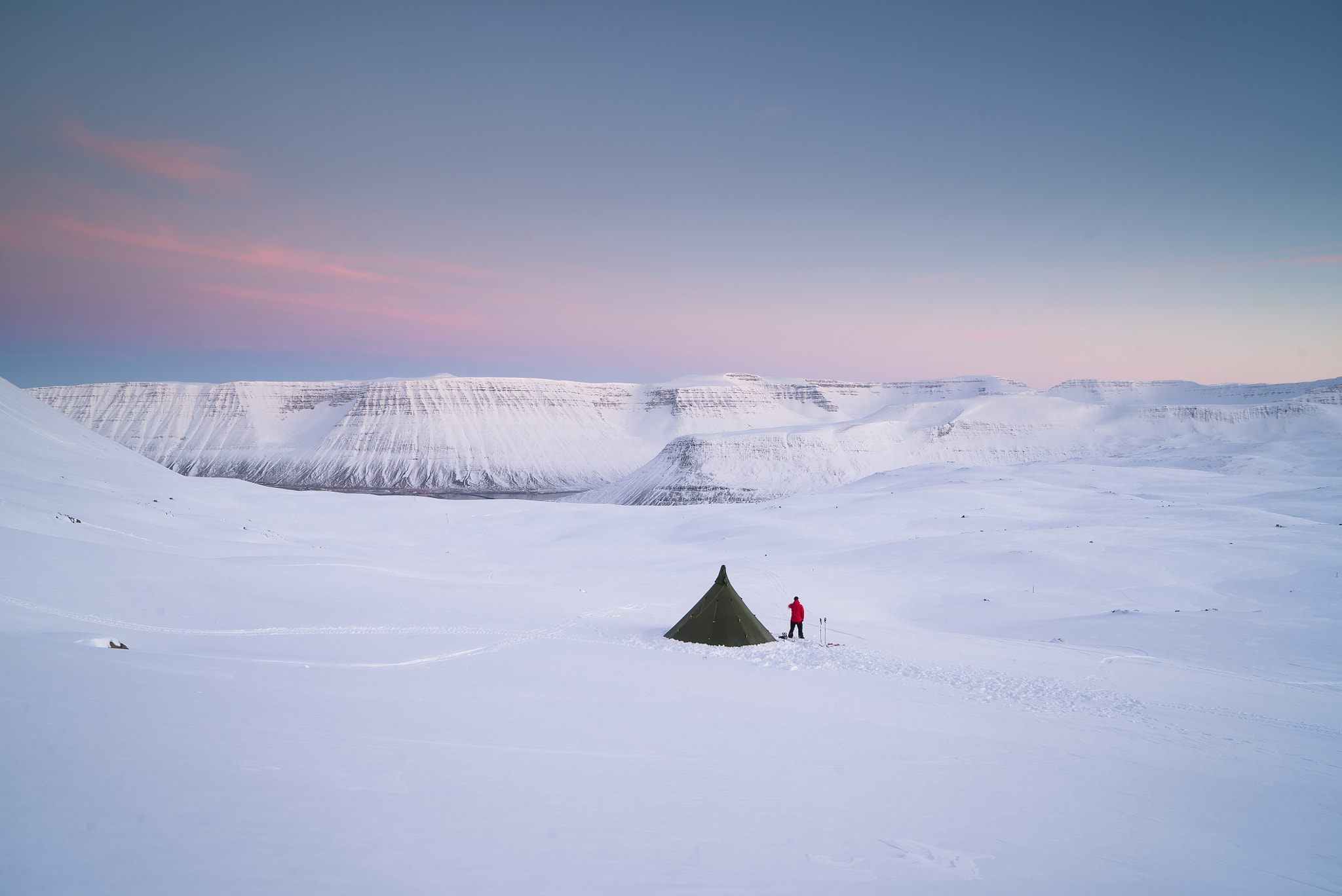 Sony a7S + Sony Vario Tessar T* FE 24-70mm F4 ZA OSS sample photo. Iceland winter camp photography