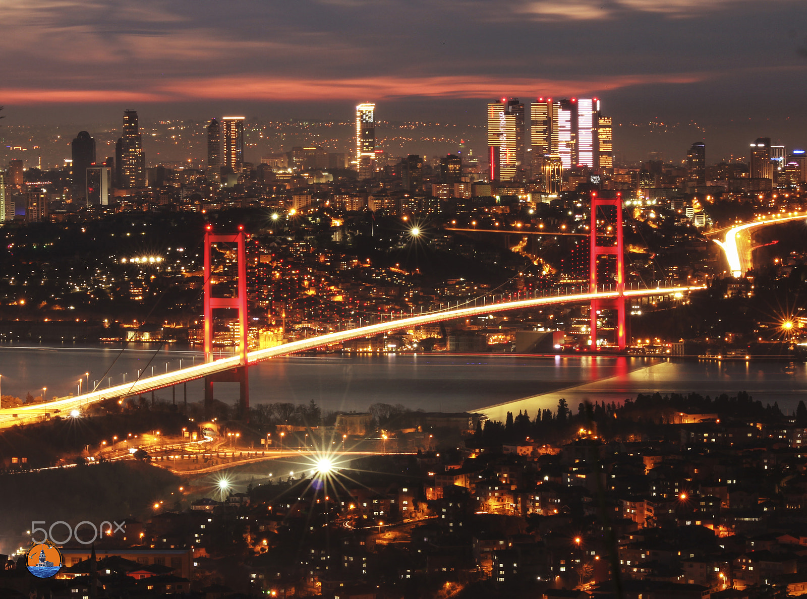 Canon EOS 550D (EOS Rebel T2i / EOS Kiss X4) + Sigma 70-300mm F4-5.6 APO DG Macro sample photo. İstanbul night photography
