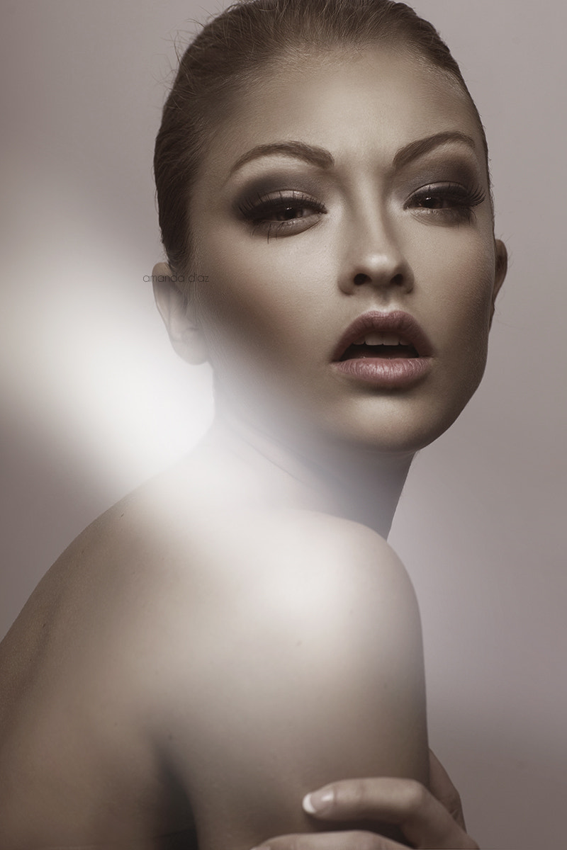 Canon EF 85mm F1.2L II USM sample photo. Gold photography