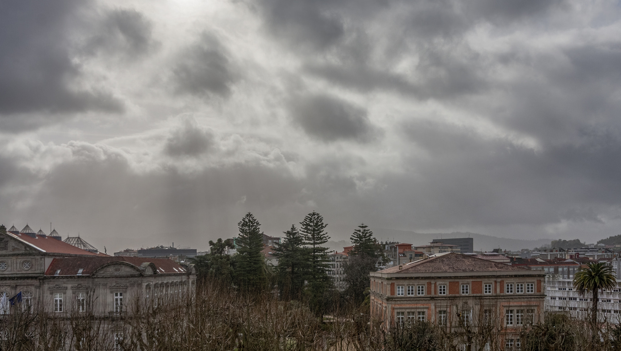Canon EF-S 10-22mm F3.5-4.5 USM sample photo. ..nuvole nere in cielo.... photography