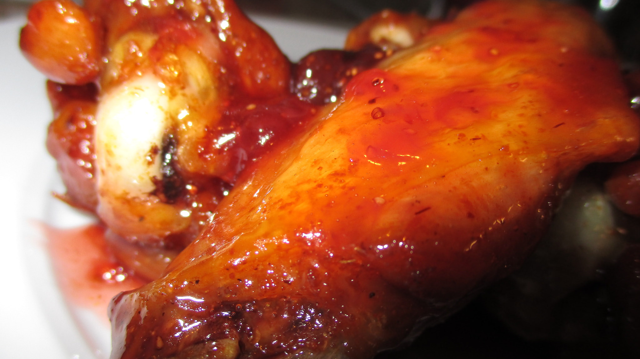 Canon PowerShot ELPH 180 (IXUS 175 / IXY 180) sample photo. Strawberry wings photography