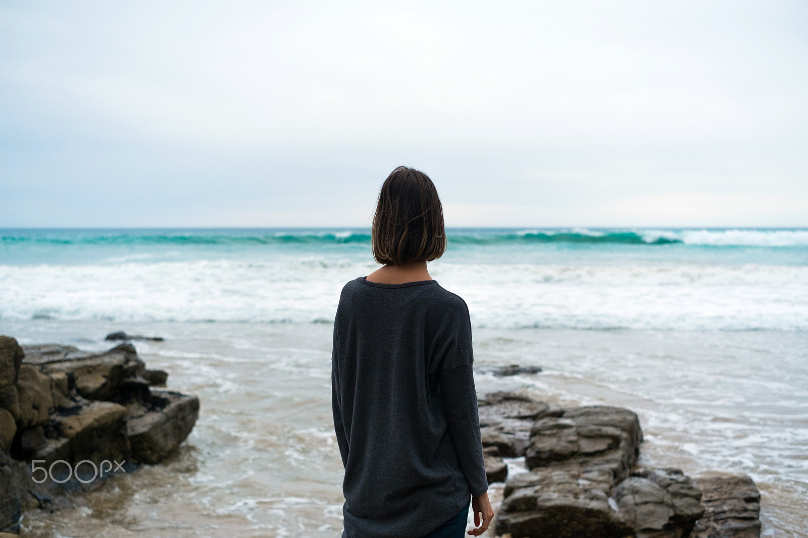 Fujifilm X-E1 + Fujifilm XF 35mm F1.4 R sample photo. Woman looking to the sea photography