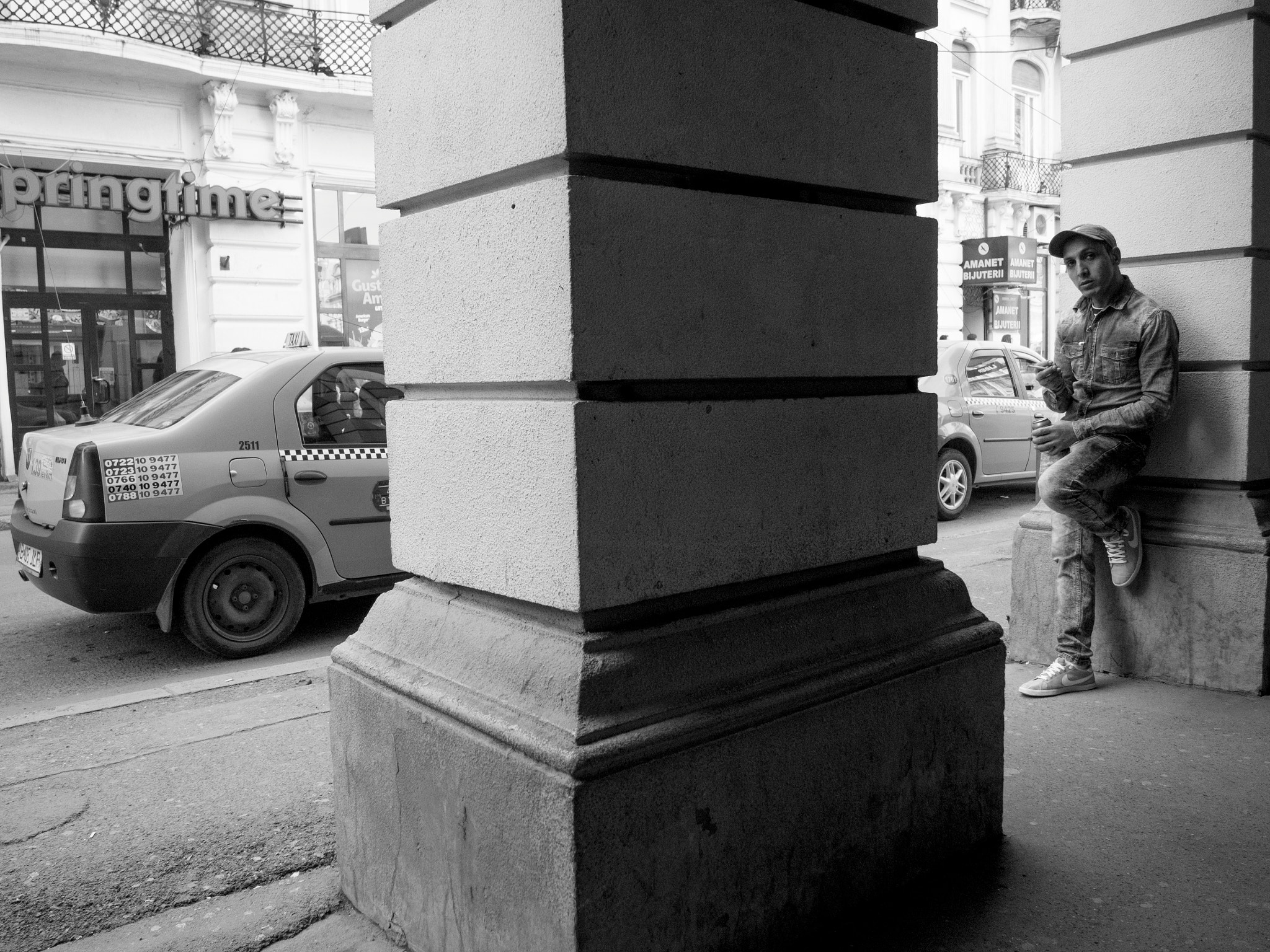 Olympus PEN E-PL7 sample photo. Taxi photography