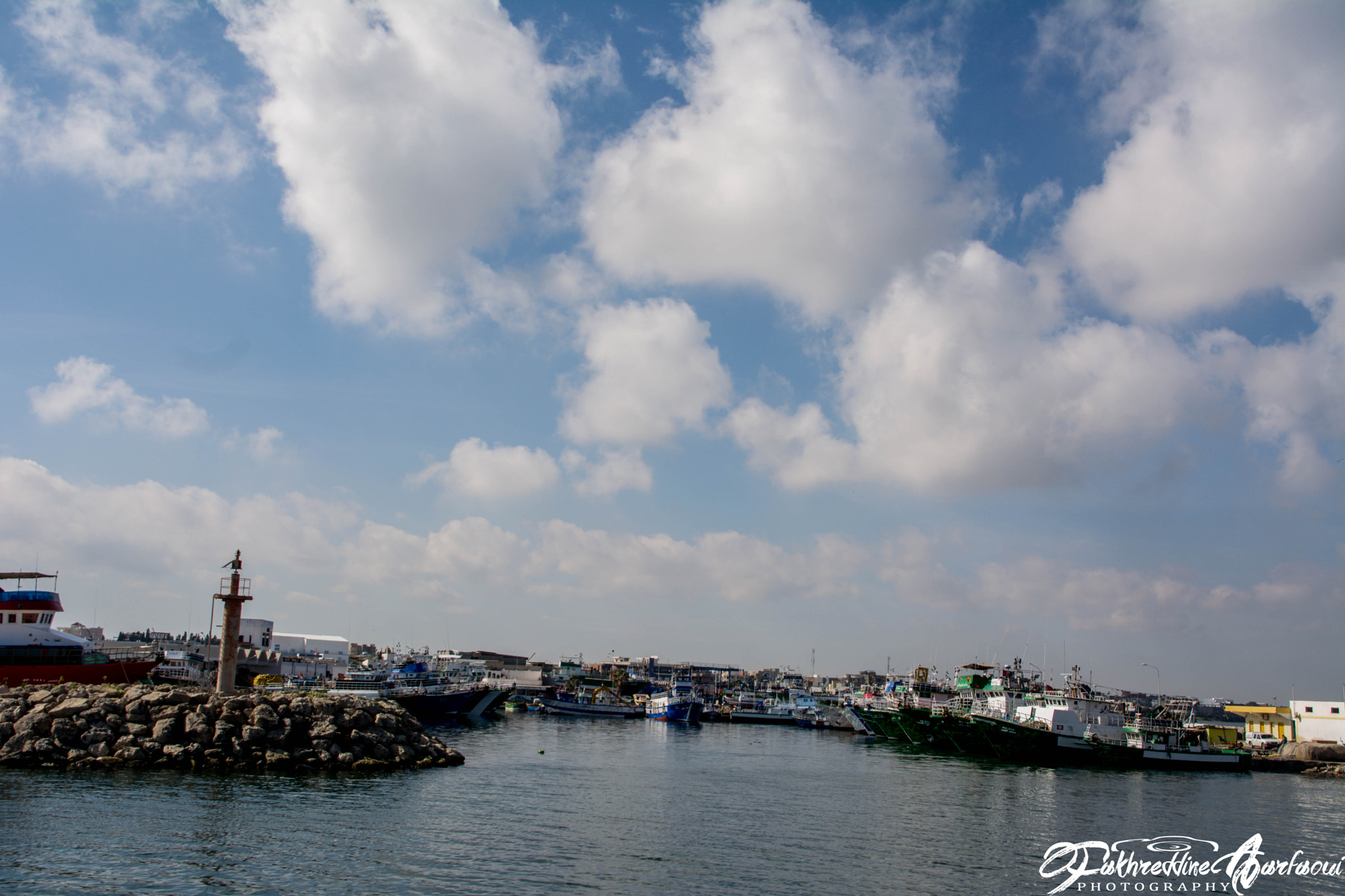 Nikon D5200 + Sigma 18-200mm F3.5-6.3 DC sample photo. Dsc photography