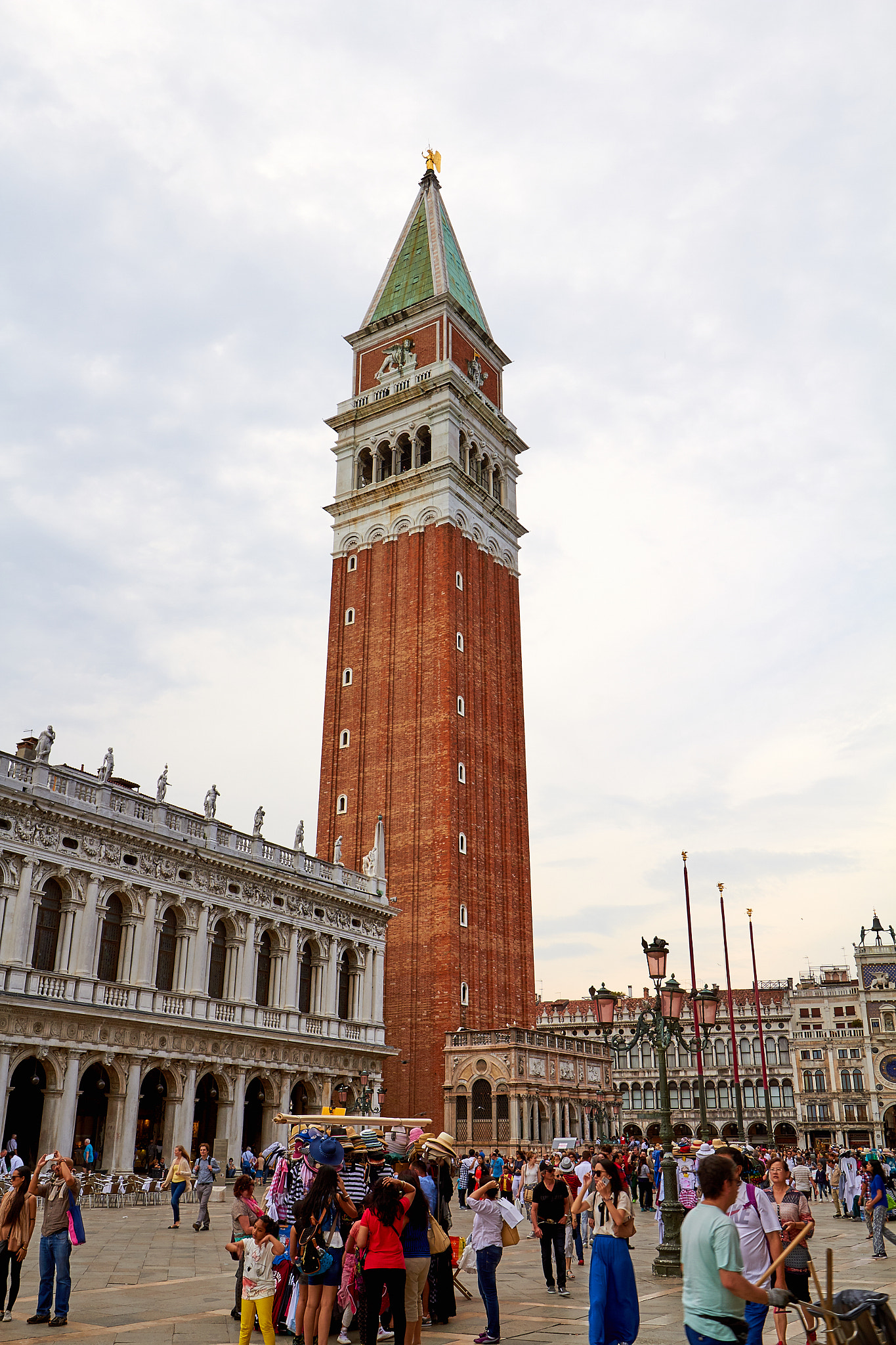 Canon EF 16-35mm F4L IS USM sample photo. Piazza san marco photography