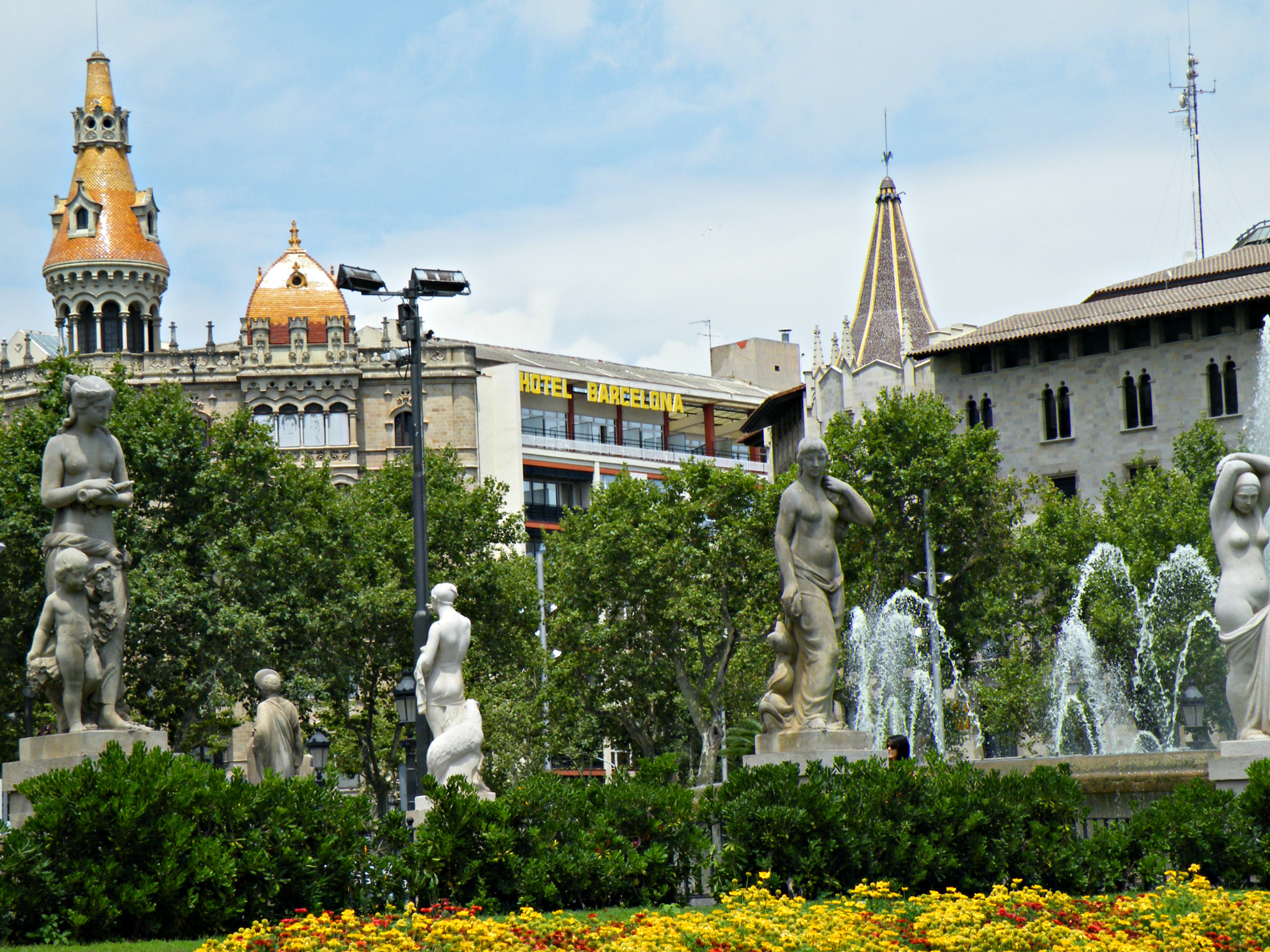 Fujifilm FinePix S8100fd sample photo. Barcelona fountain photography