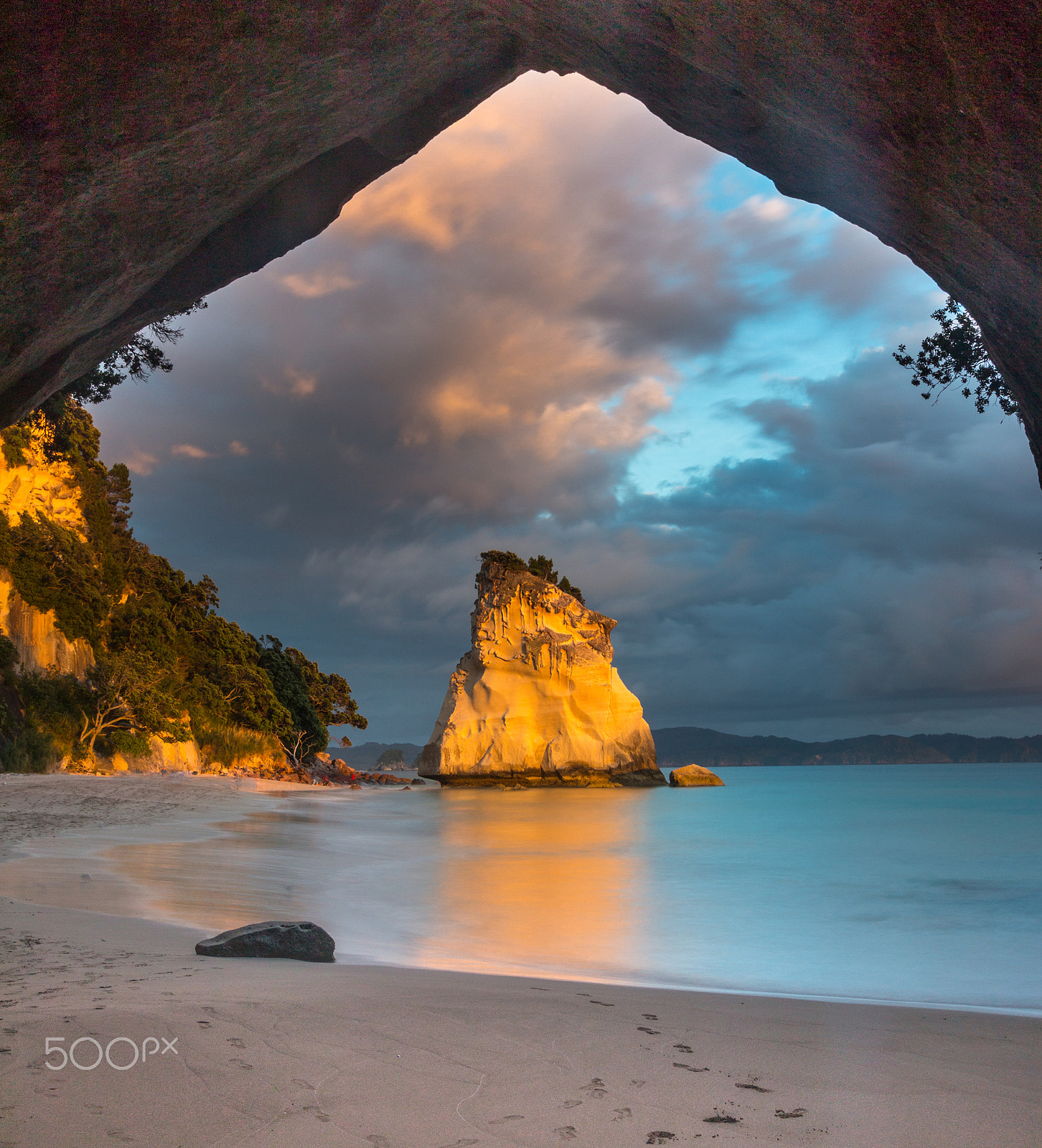 Sigma 10-20mm F3.5 EX DC HSM sample photo. Sunrise through cathedral cove photography
