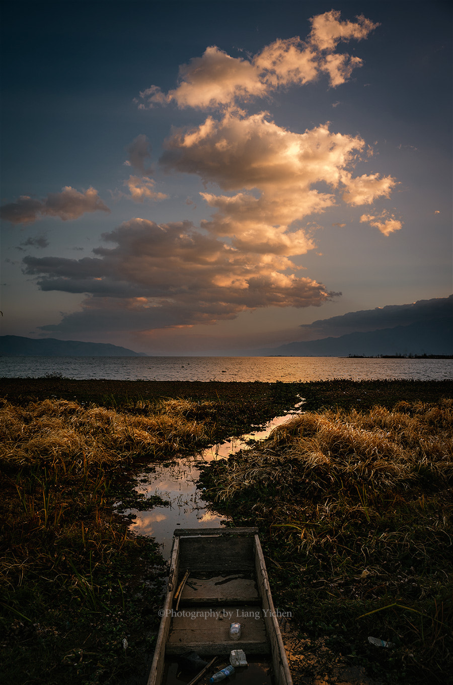 Sony SLT-A99V sample photo. Erhai lake photography