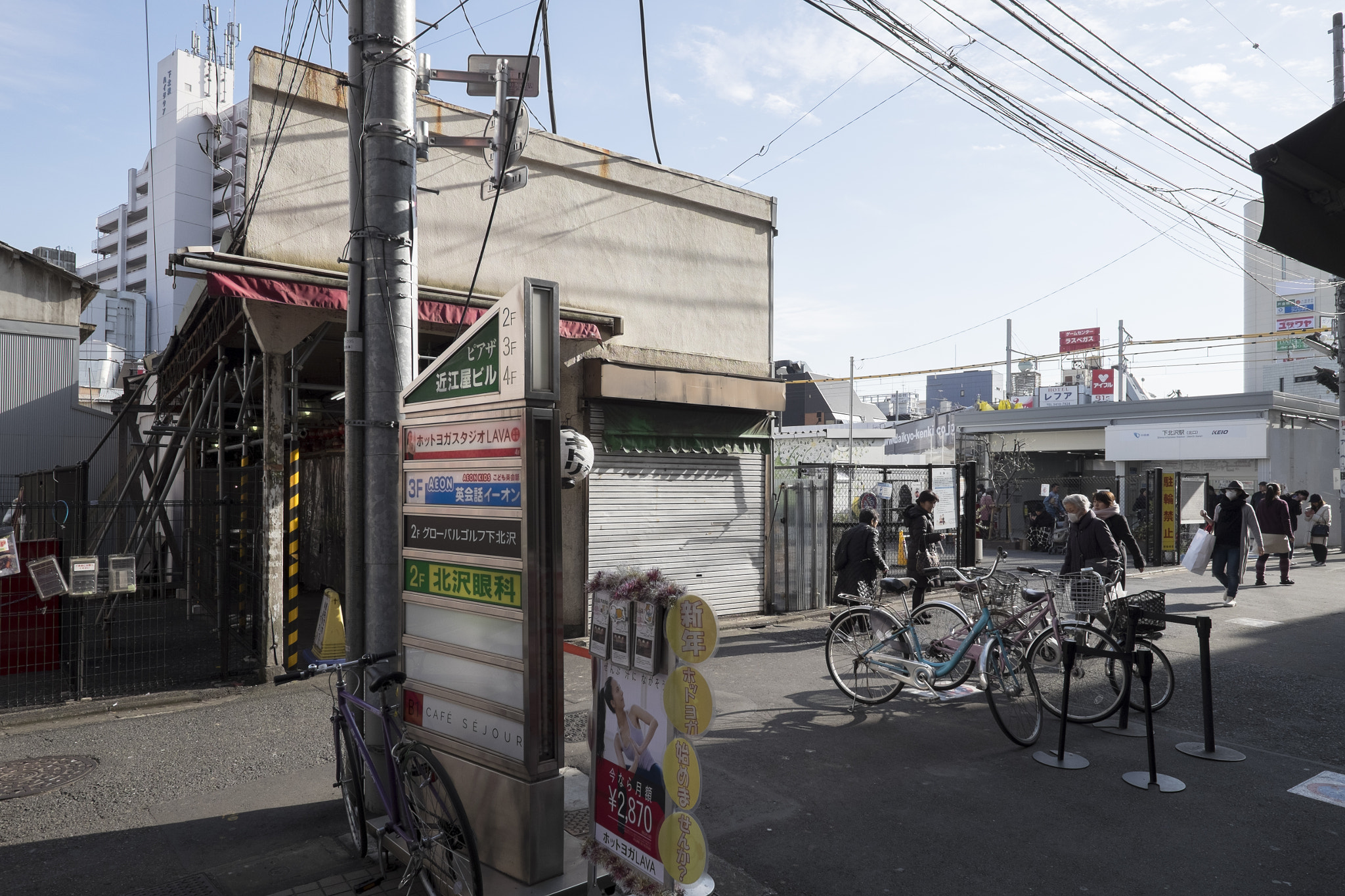 Fujifilm X-T1 + Fujifilm XF 14mm F2.8 R sample photo. Tokyo.世田谷区北沢　下北沢駅北口 photography