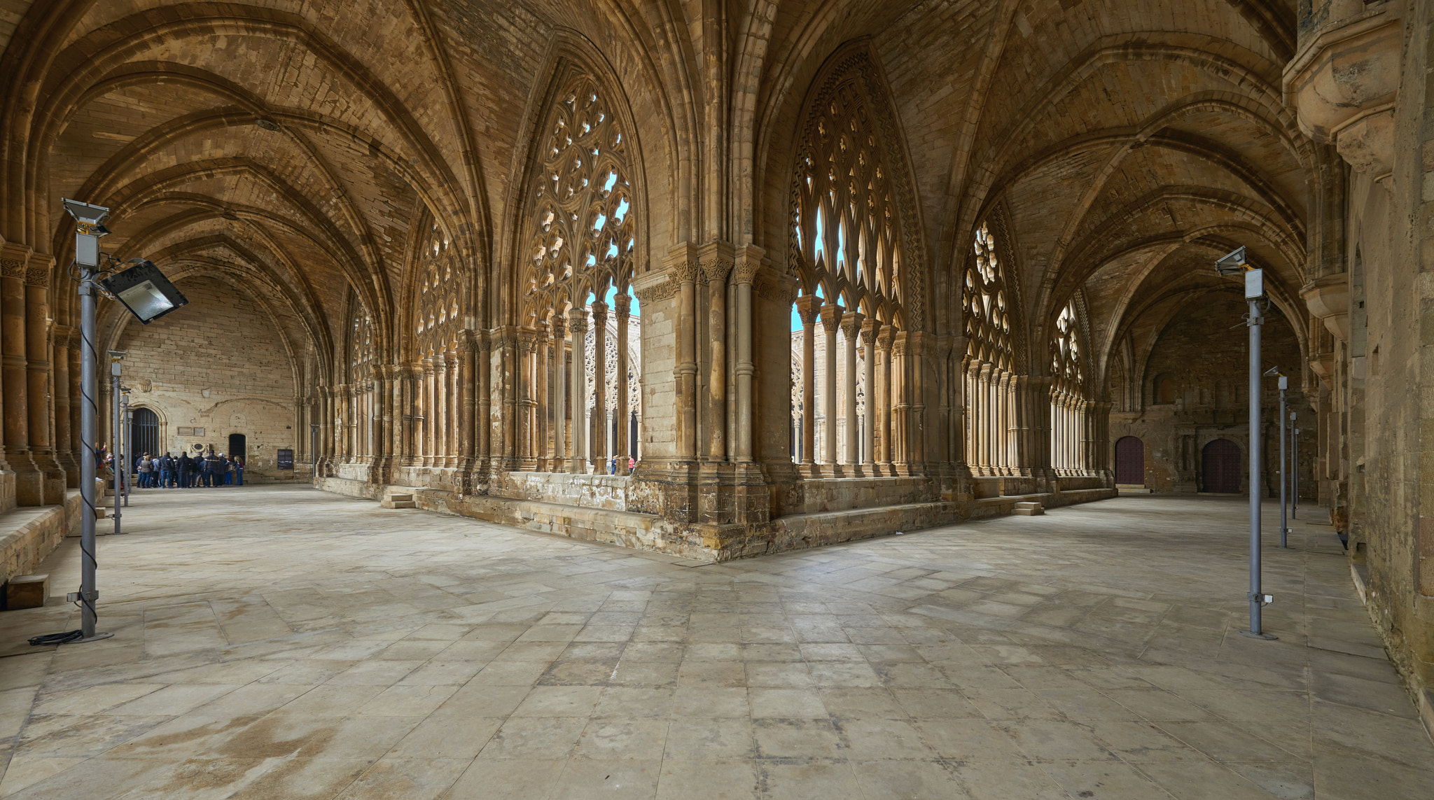 Nikon AF-S Nikkor 14-24mm F2.8G ED sample photo. La seu vella de lleida - claustro photography