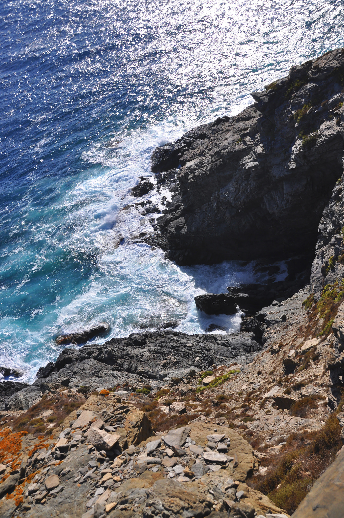 Nikon D5000 + Sigma 18-250mm F3.5-6.3 DC Macro OS HSM sample photo. Sardinian cliffs photography