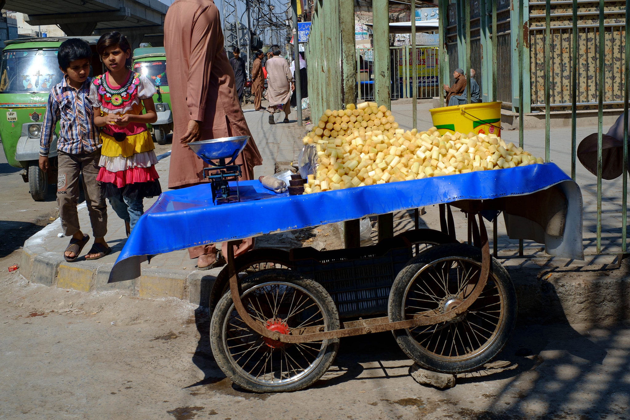 Fujifilm X-E1 + Fujifilm XF 35mm F1.4 R sample photo. Sugarcane vendor photography