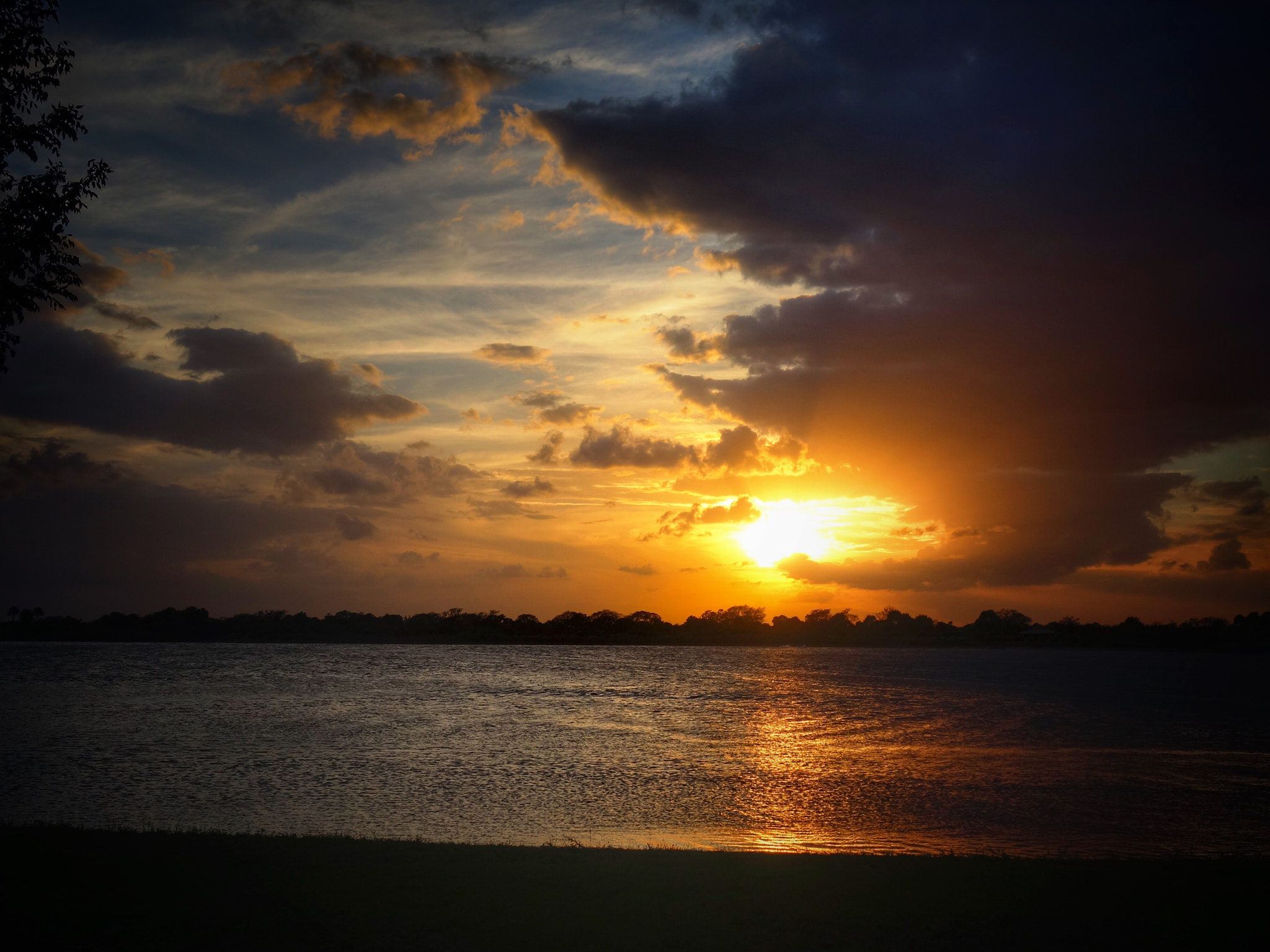 Sony 28-100mm F1.8-4.9 sample photo. Vibrant sunset photography