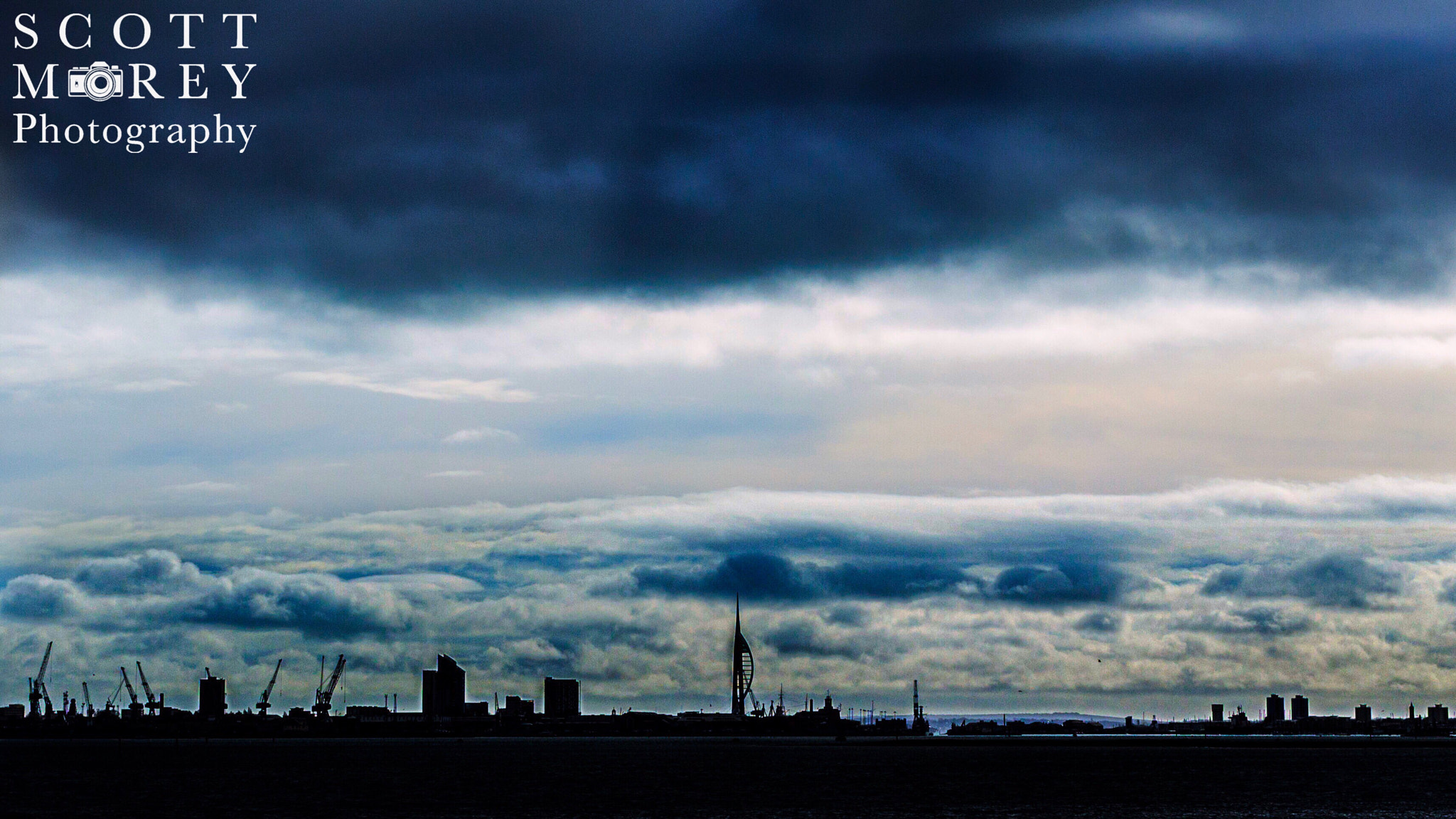 Canon EOS 700D (EOS Rebel T5i / EOS Kiss X7i) + Canon EF 40mm F2.8 STM sample photo. City silhouette photography