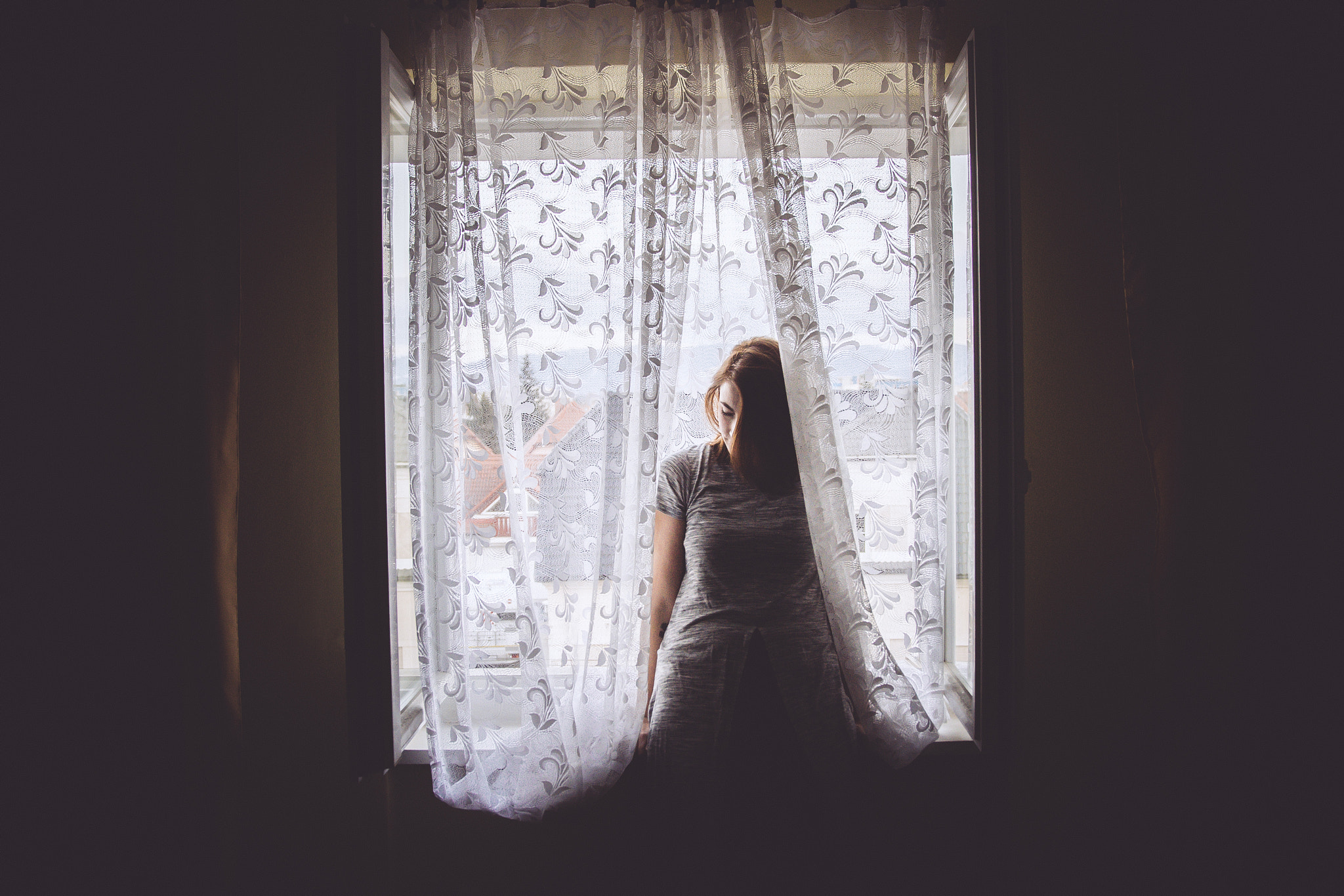 Nikon D610 + Sigma 18-35mm F1.8 DC HSM Art sample photo. Girl in a window photography