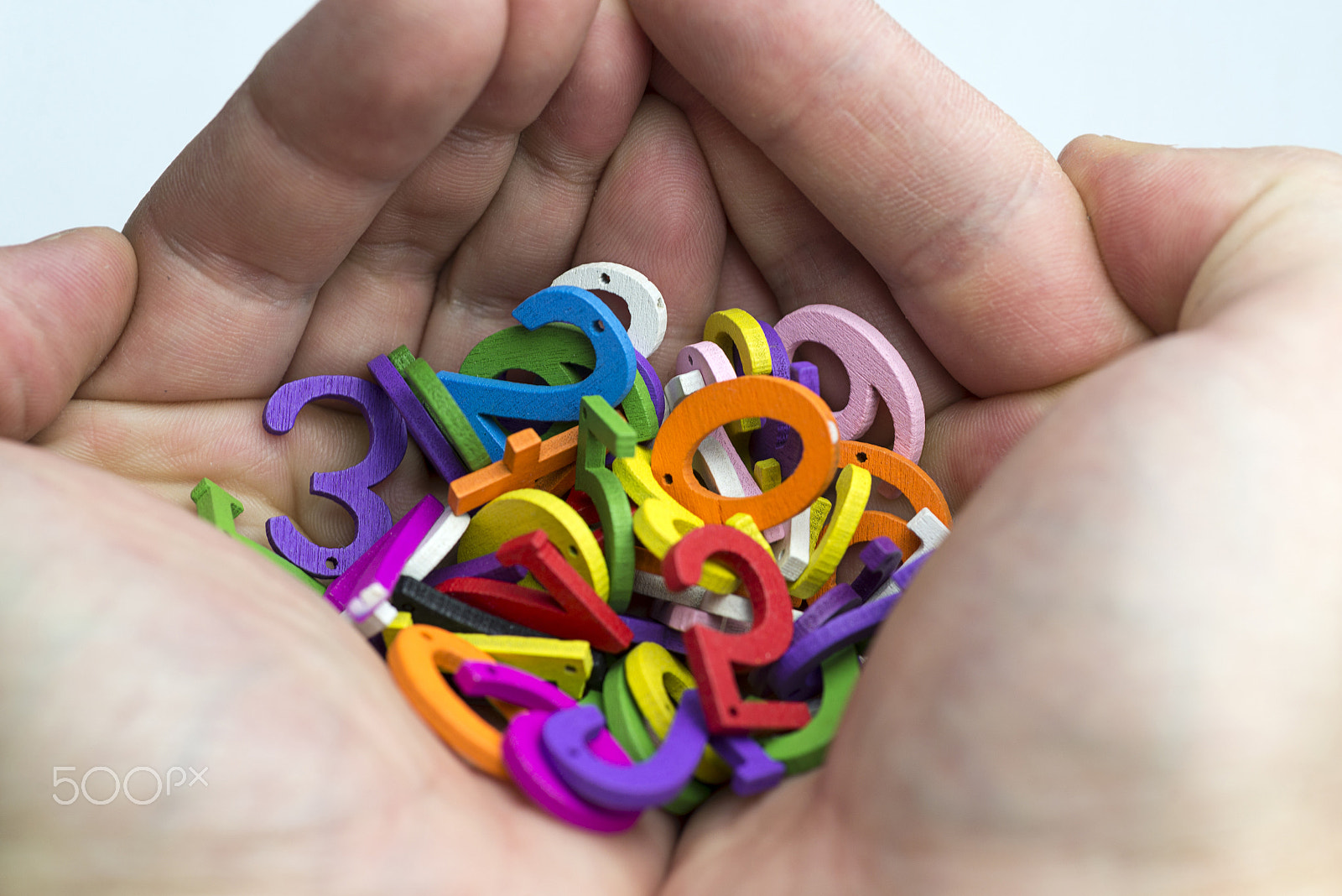Nikon D600 + Nikon AF Micro-Nikkor 60mm F2.8D sample photo. Hands holding numbers. photography