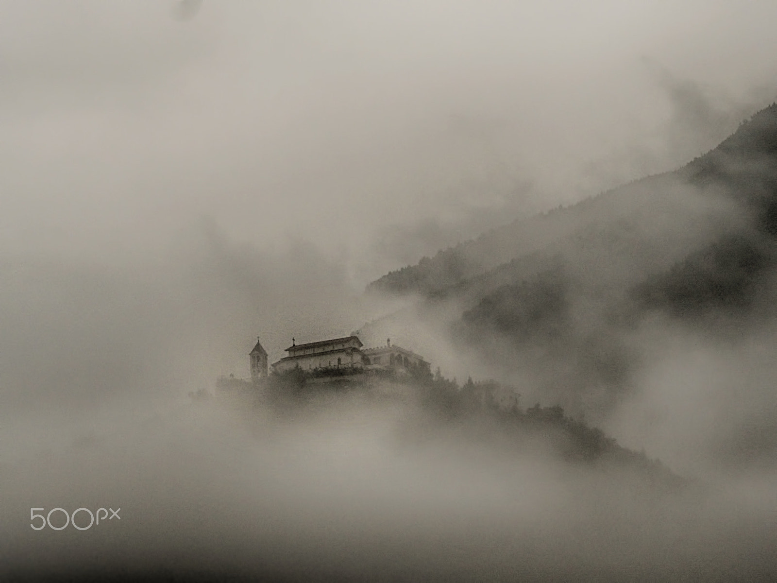 Olympus OM-D E-M10 sample photo. Misty morning. photography