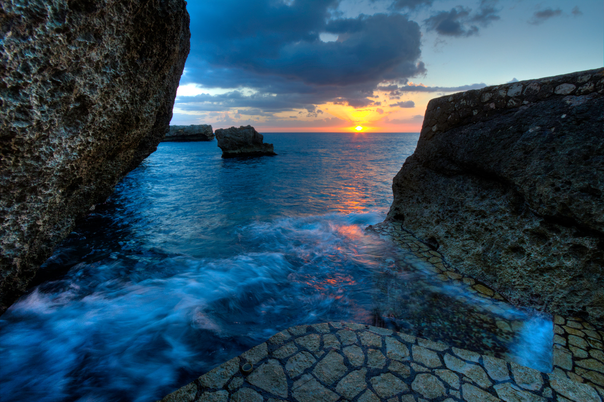 Canon EF-S 10-22mm F3.5-4.5 USM sample photo. Jamaica, cliffs sunset photography
