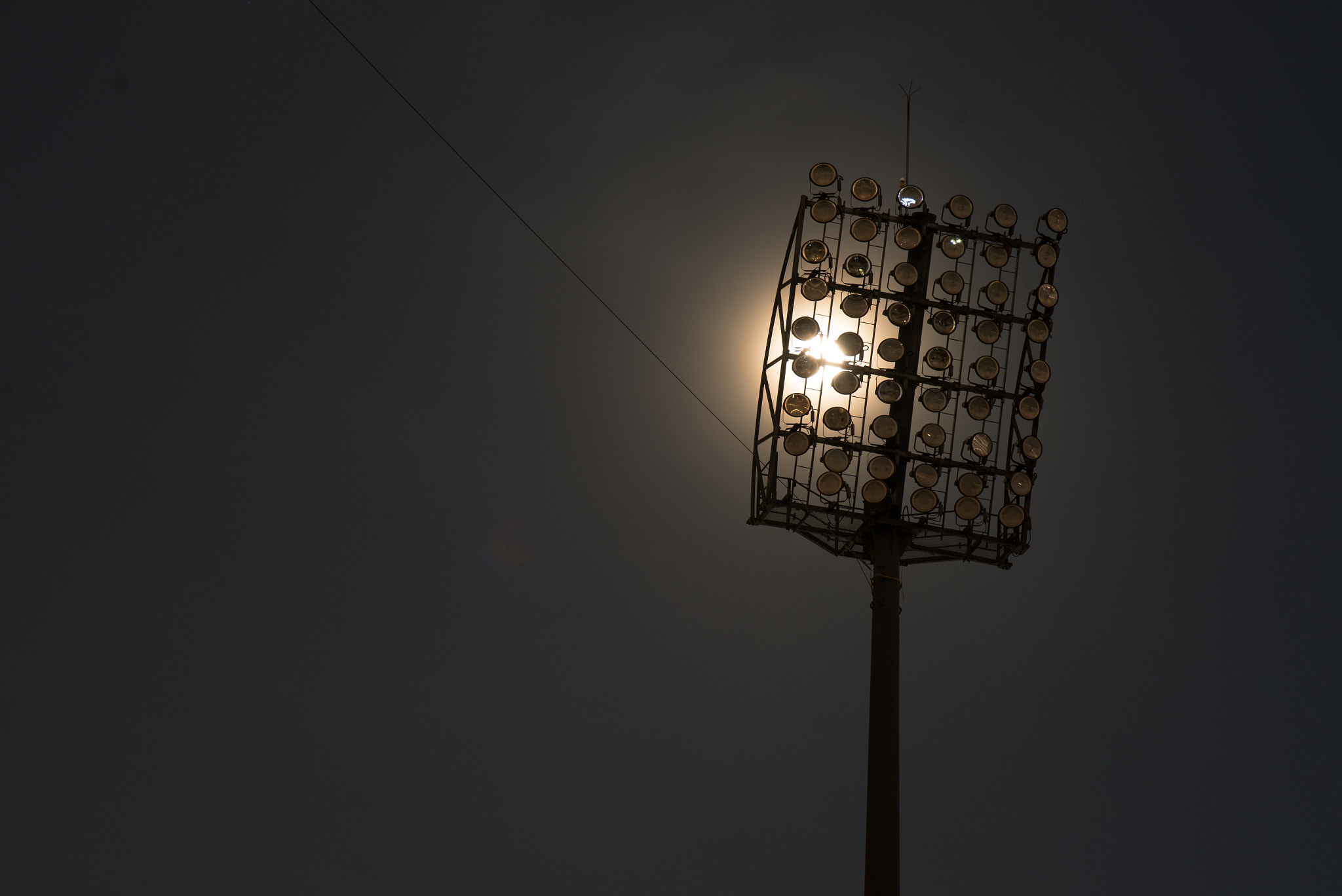 AF Zoom-Nikkor 35-105mm f/3.5-4.5D sample photo. Lights off photography