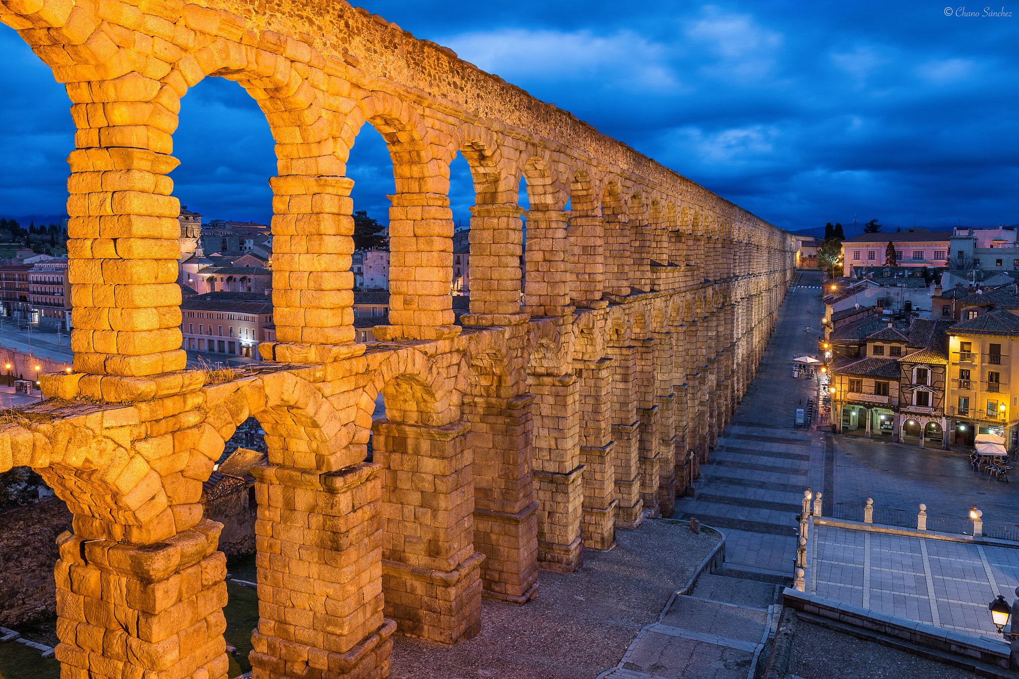 Canon EF 16-35mm F4L IS USM sample photo. Roman perfection || acueducto de segovia photography