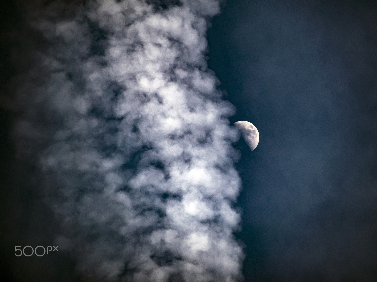 Sigma 28-300mm F3.5-6.3 DG Macro sample photo. Moon photography