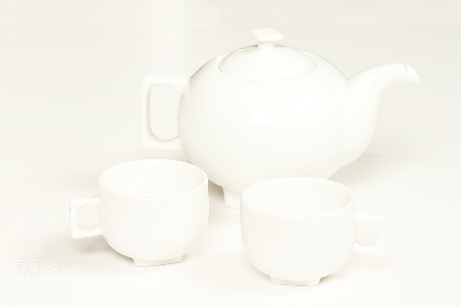 Canon EF 100mm F2.8L Macro IS USM sample photo. White cup and teapot fot tea or coffee photography