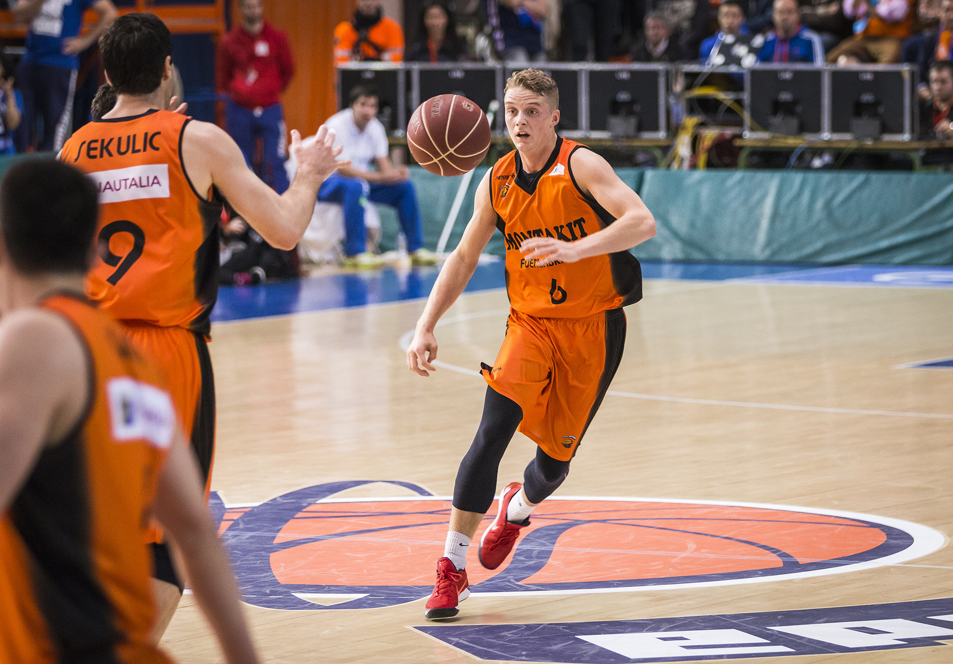 Canon EF 70-200mm F2.8L IS II USM sample photo. Montakit fuenlabrada vs tecnyconta zaragoza photography