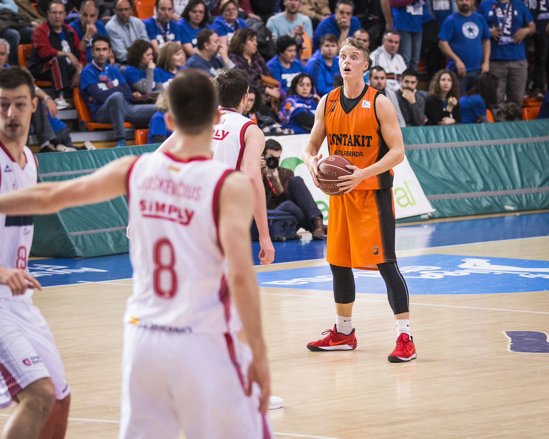 Canon EF 70-200mm F2.8L IS II USM sample photo. Montakit fuenlabrada vs tecnyconta zaragoza photography