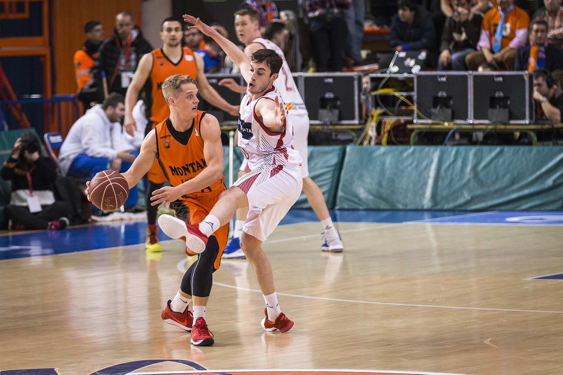 Canon EF 70-200mm F2.8L IS II USM sample photo. Montakit fuenlabrada vs tecnyconta zaragoza photography