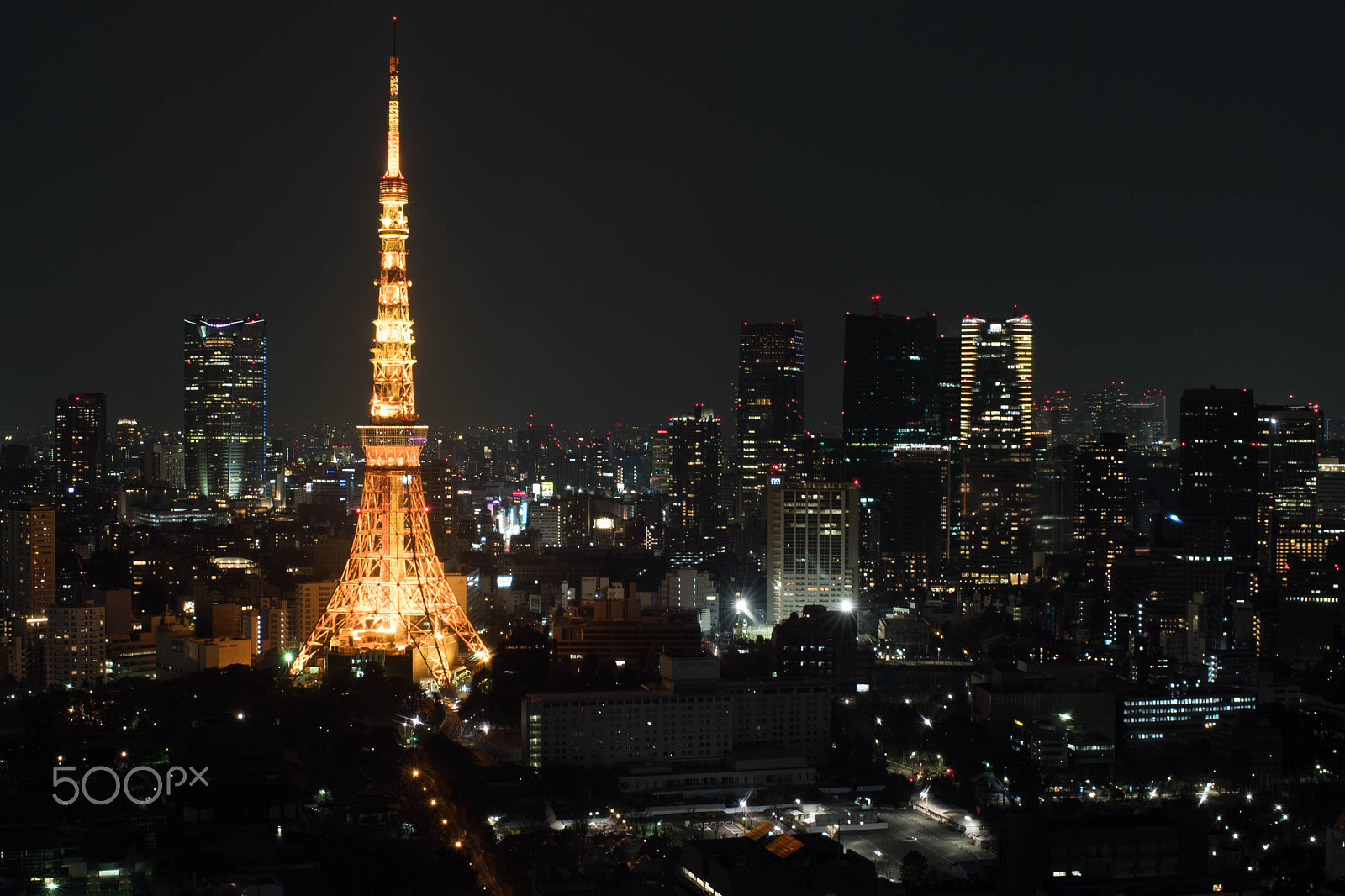 Nikon D5 + Nikon AF-S Nikkor 35mm F1.4G sample photo. Tokyo tower photography