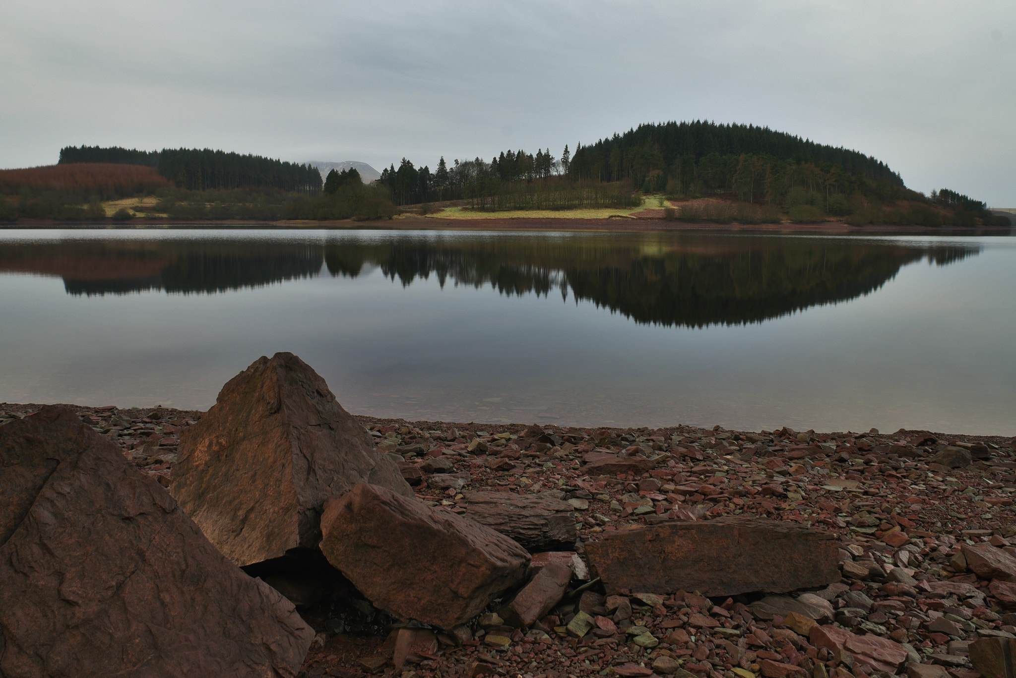 AF Nikkor 20mm f/2.8 sample photo. A still morning on usk reservoir photography