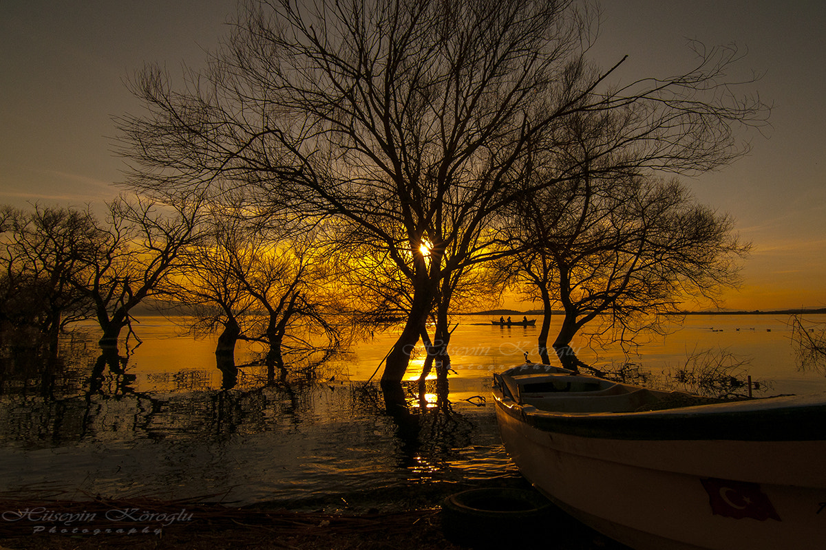 Nikon D90 + Tokina AT-X Pro 11-16mm F2.8 DX II sample photo. Sunset in the lake photography