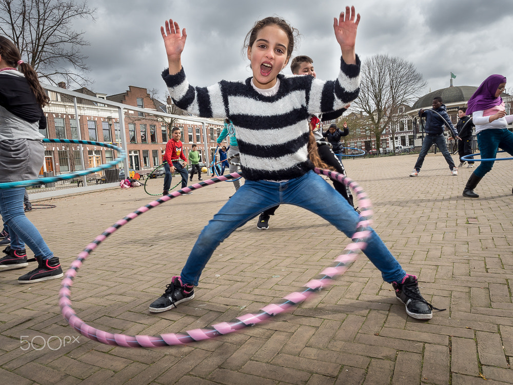 Olympus OM-D E-M10 + Olympus M.Zuiko Digital ED 12-40mm F2.8 Pro sample photo. Hoop vibes pijnackerplein photography