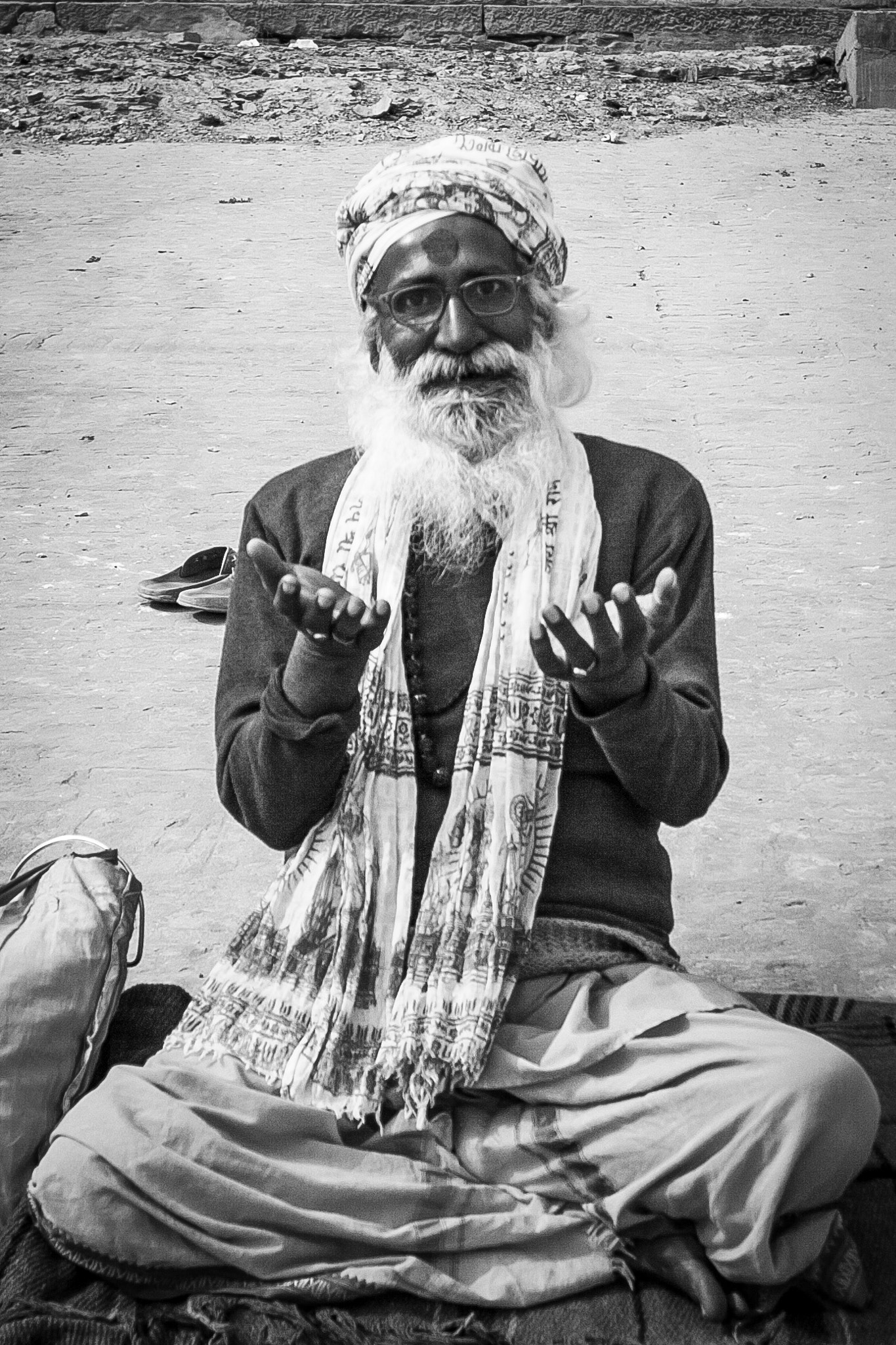 Canon EOS 400D (EOS Digital Rebel XTi / EOS Kiss Digital X) + Canon EF 17-40mm F4L USM sample photo. Varanasi, india photography