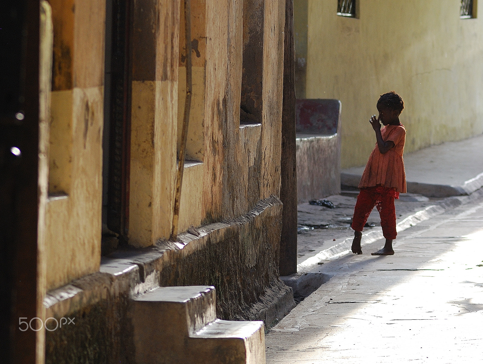 Nikon D80 sample photo. Kid in streets of mombasa photography