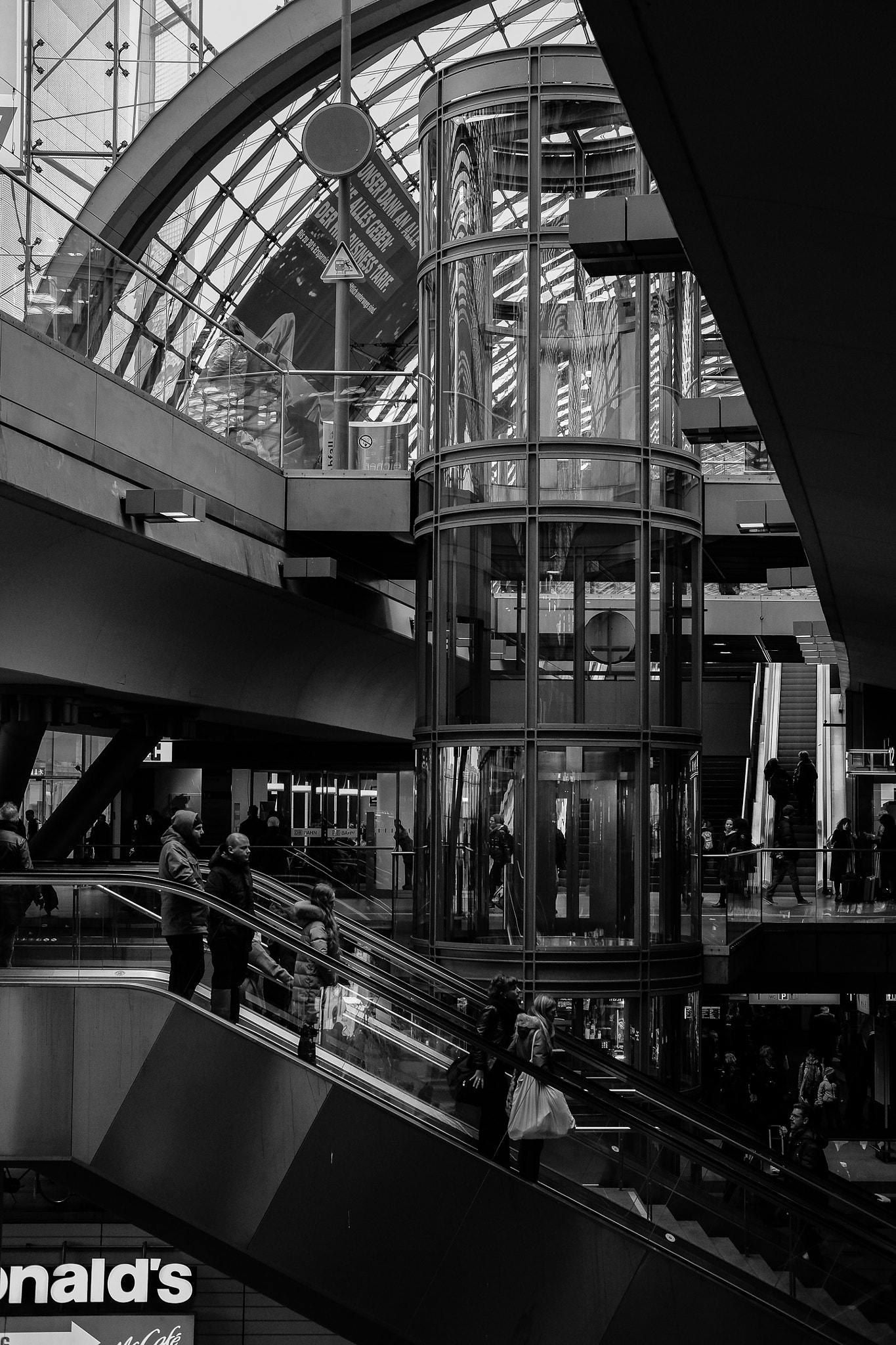 Fujifilm X-Pro2 + Fujifilm XF 35mm F2 R WR sample photo. Lift photography