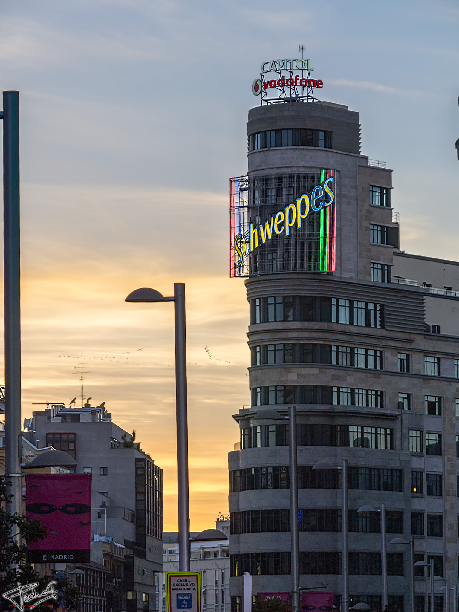 Nikon D3100 + Sigma 28-300mm F3.5-6.3 DG Macro sample photo. Sunset in gran vía photography