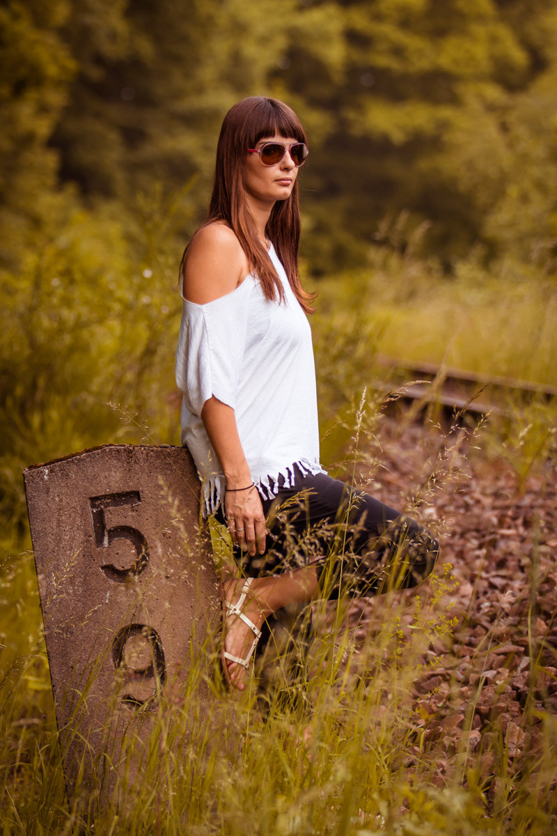 Canon EF 70-200mm F2.8L IS II USM sample photo. Babette wartet am gleis photography