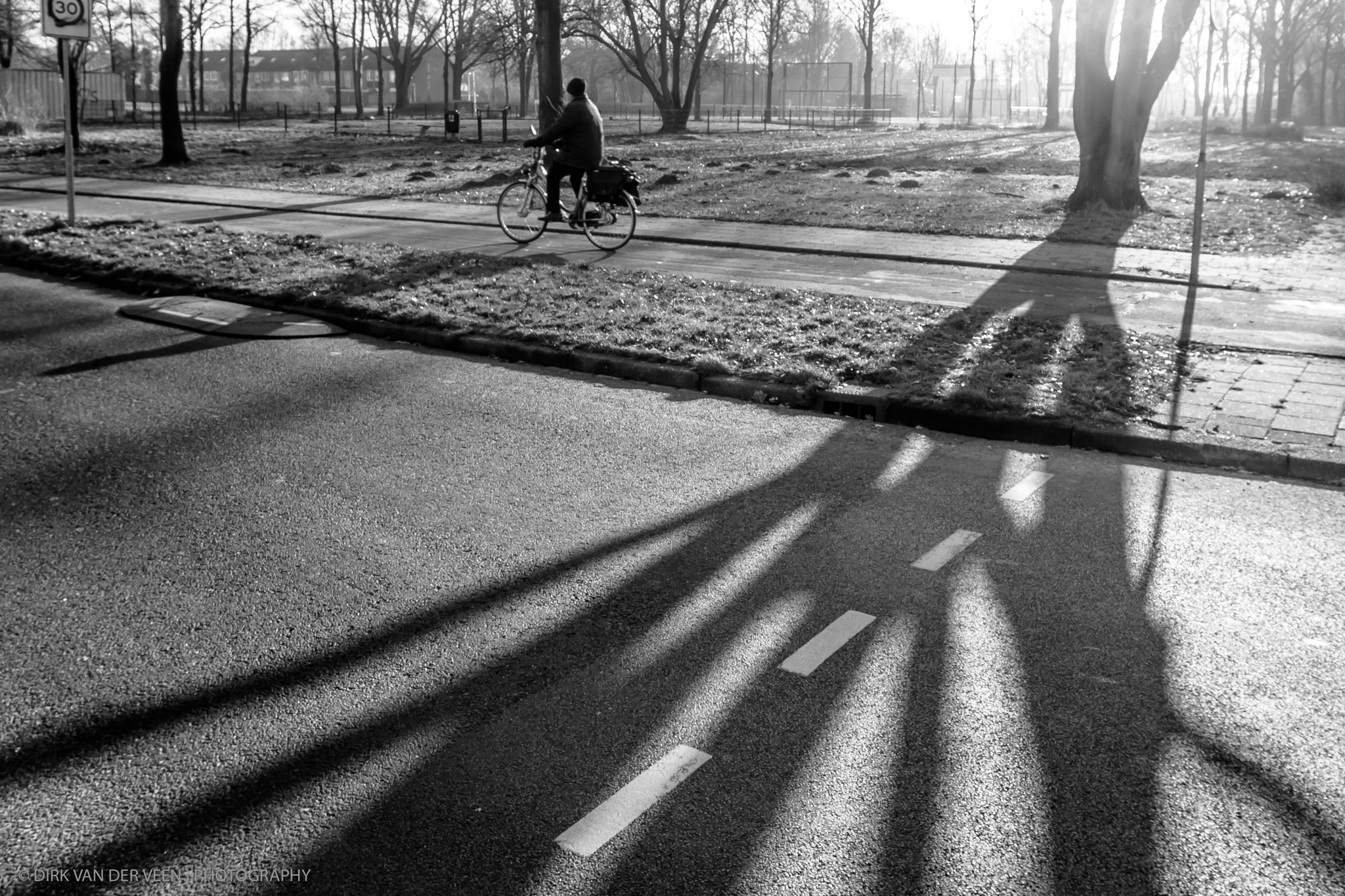 Canon EF 16-35mm F4L IS USM sample photo. "shadow..." photography