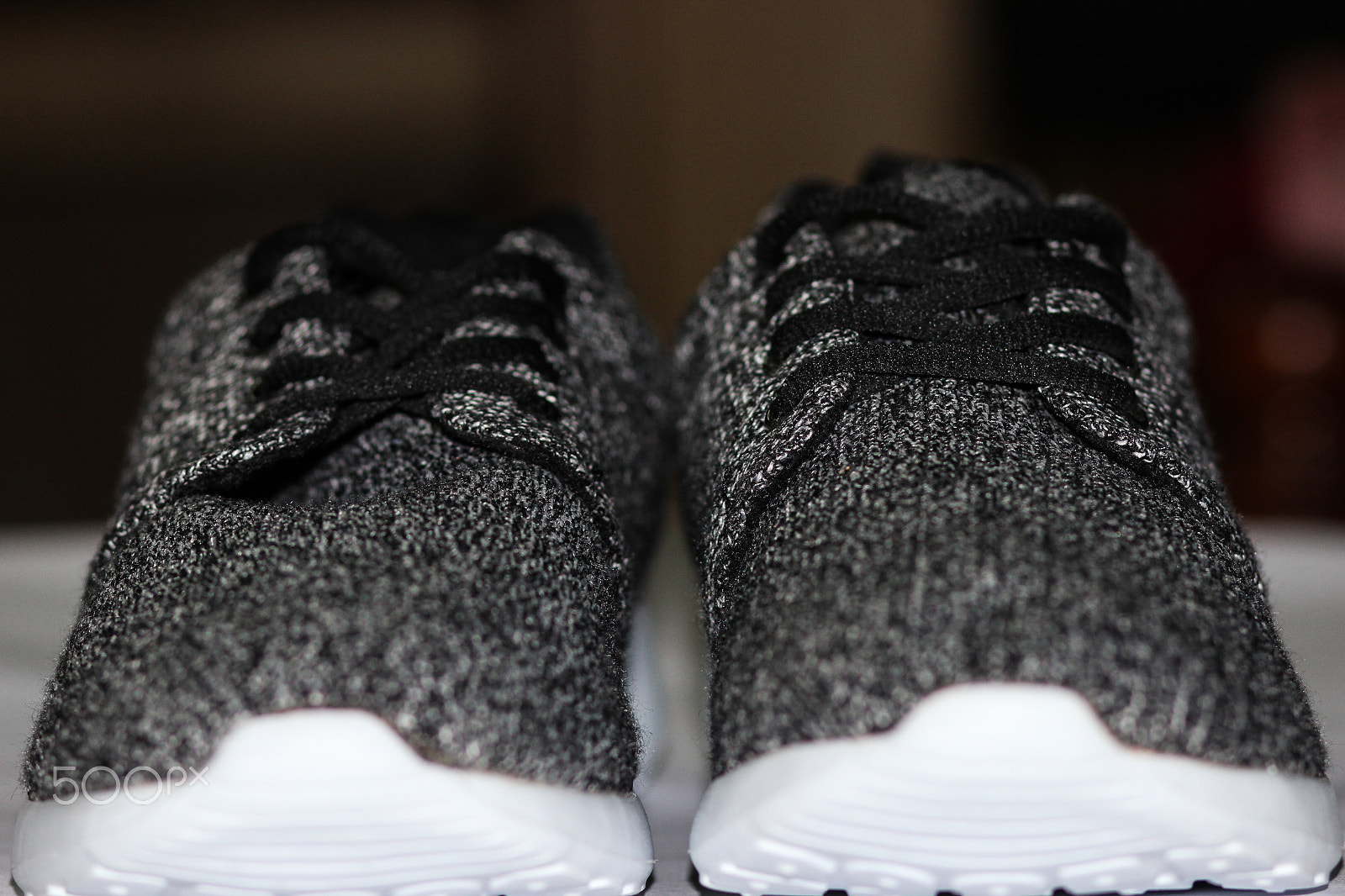 Canon EOS 600D (Rebel EOS T3i / EOS Kiss X5) + Canon EF 85mm F1.8 USM sample photo. Shoe photography