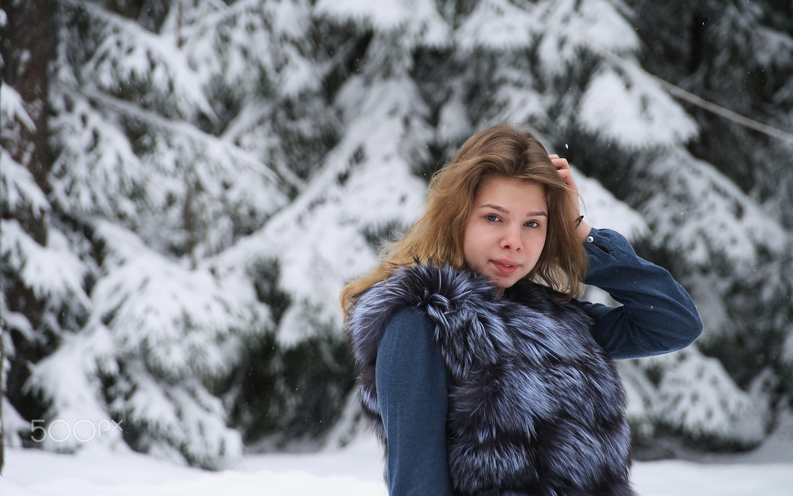 Canon EOS 1000D (EOS Digital Rebel XS / EOS Kiss F) sample photo. Girl in snow forest photography