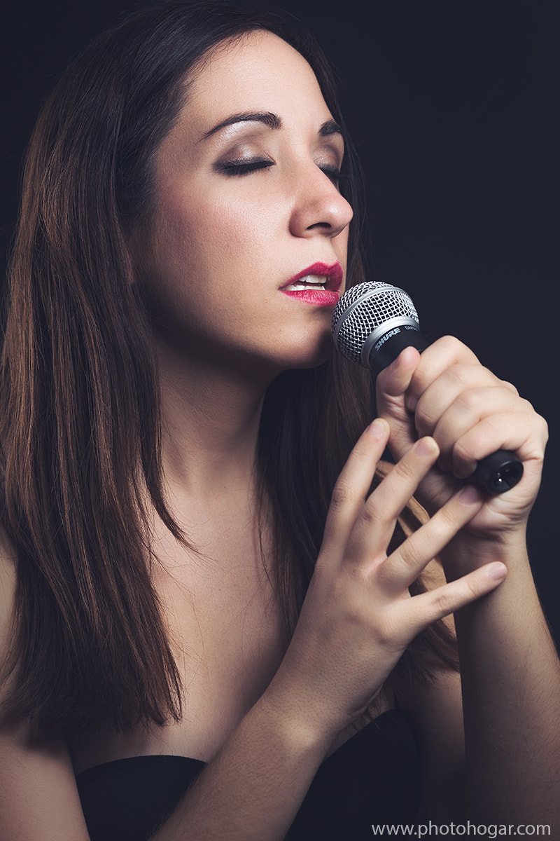 Sigma 105mm F2.8 EX DG OS HSM sample photo. Singer photography