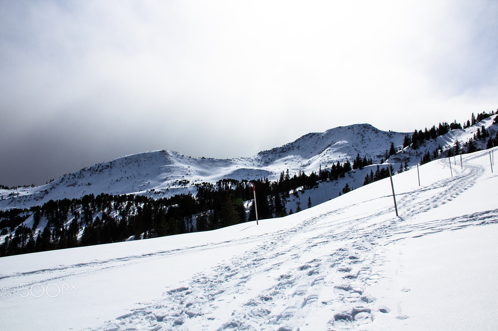Canon EF 75-300mm F4.0-5.6 IS USM sample photo. Snow trail glaubenberg photography