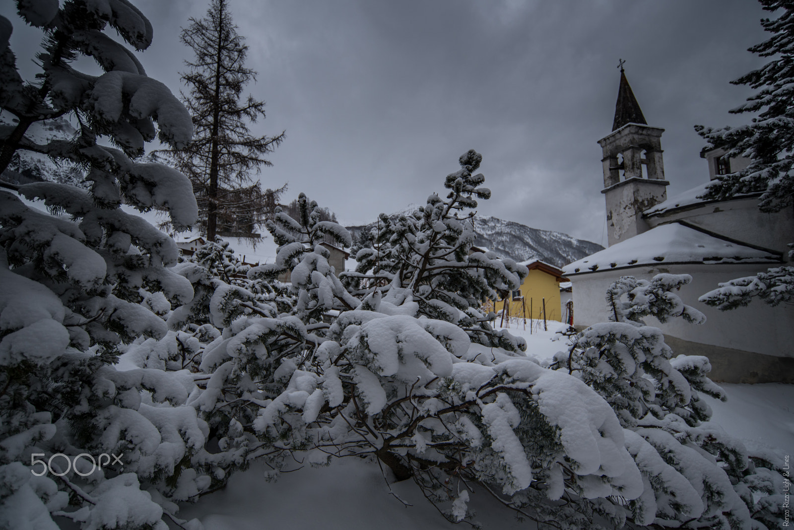 Nikon D750 + Nikon AF-S Nikkor 18-35mm F3.5-4.5G ED sample photo. Church and yellow house photography