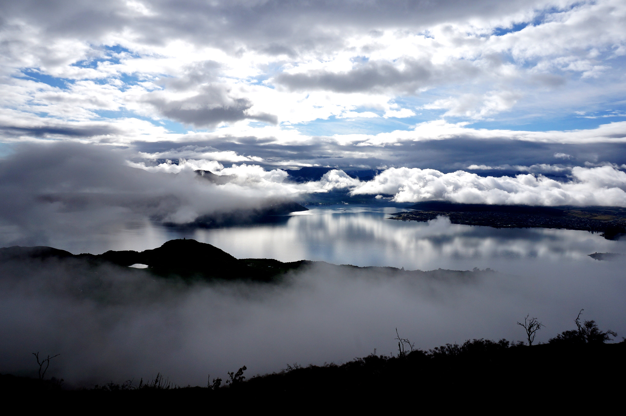 Sony Alpha NEX-3N + Sony E 18-50mm F4-5.6 sample photo. Reflecting through the climb photography