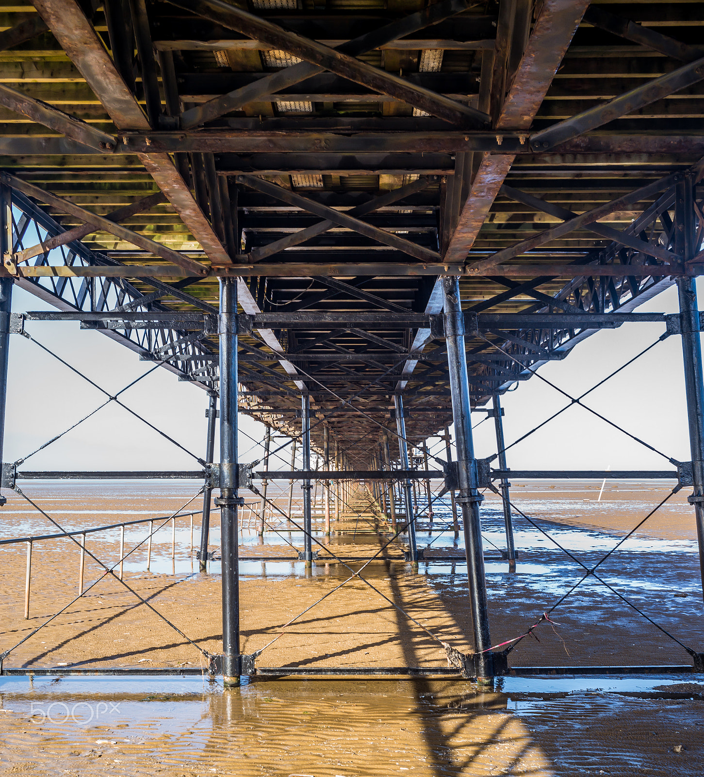 Summicron-M 1:2/35 ASPH. sample photo. Under the pier photography