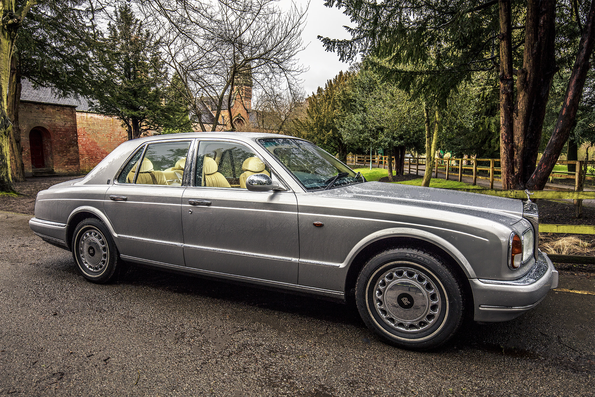 Canon EF 16-35mm F4L IS USM sample photo. Chauffeur driven cars  photography