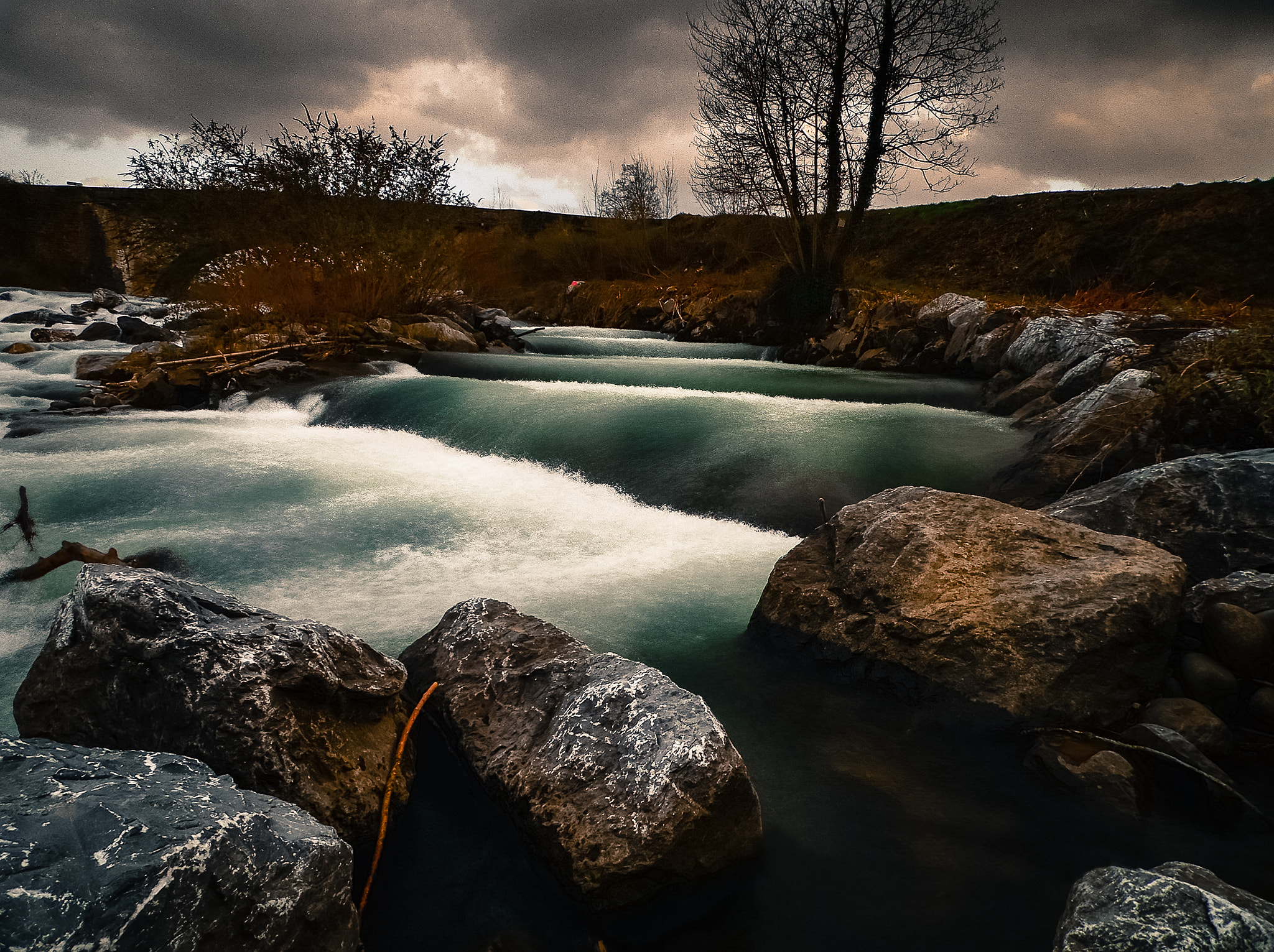 Samsung WB100/  WB101 sample photo. The river photography