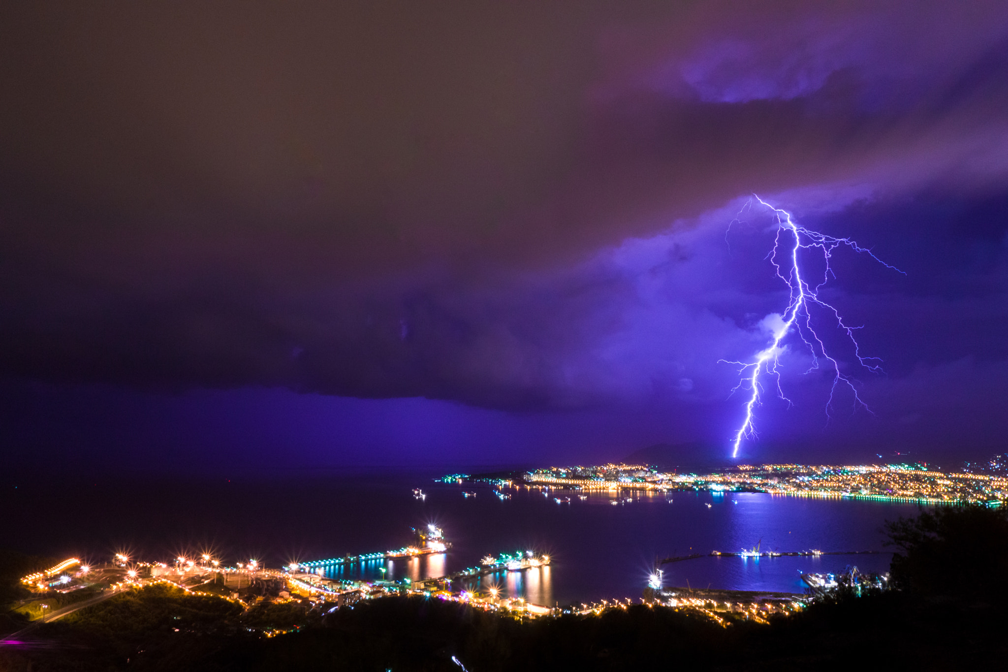 Sony SLT-A65 (SLT-A65V) sample photo. Lightning in bay photography