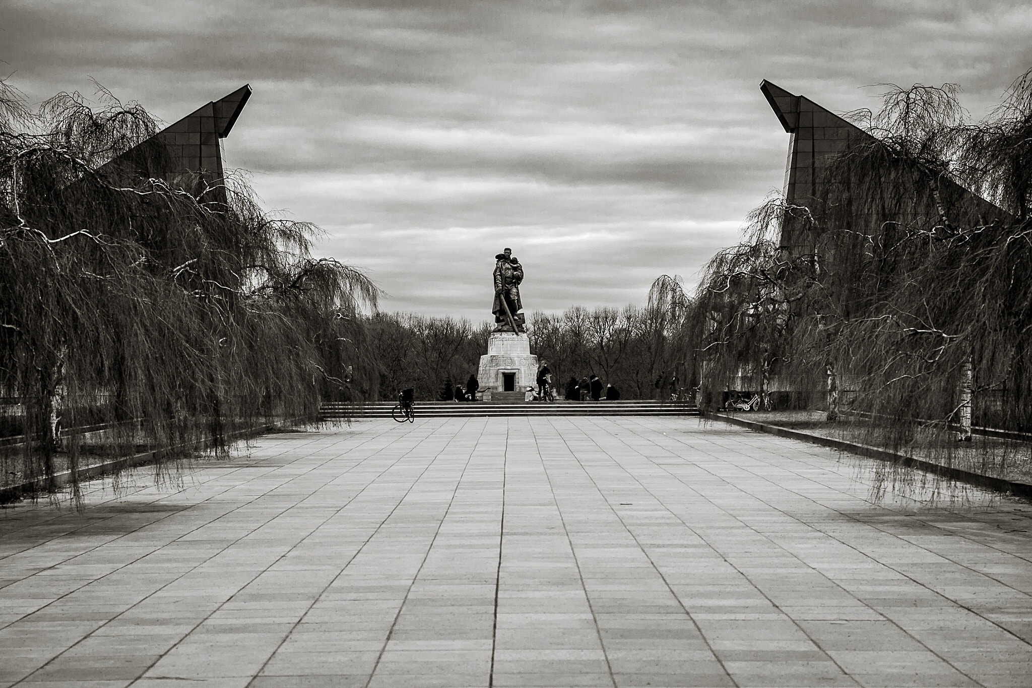 Canon EF-S 60mm F2.8 Macro USM sample photo. Yesterday's trip to treptower park, berlin photography